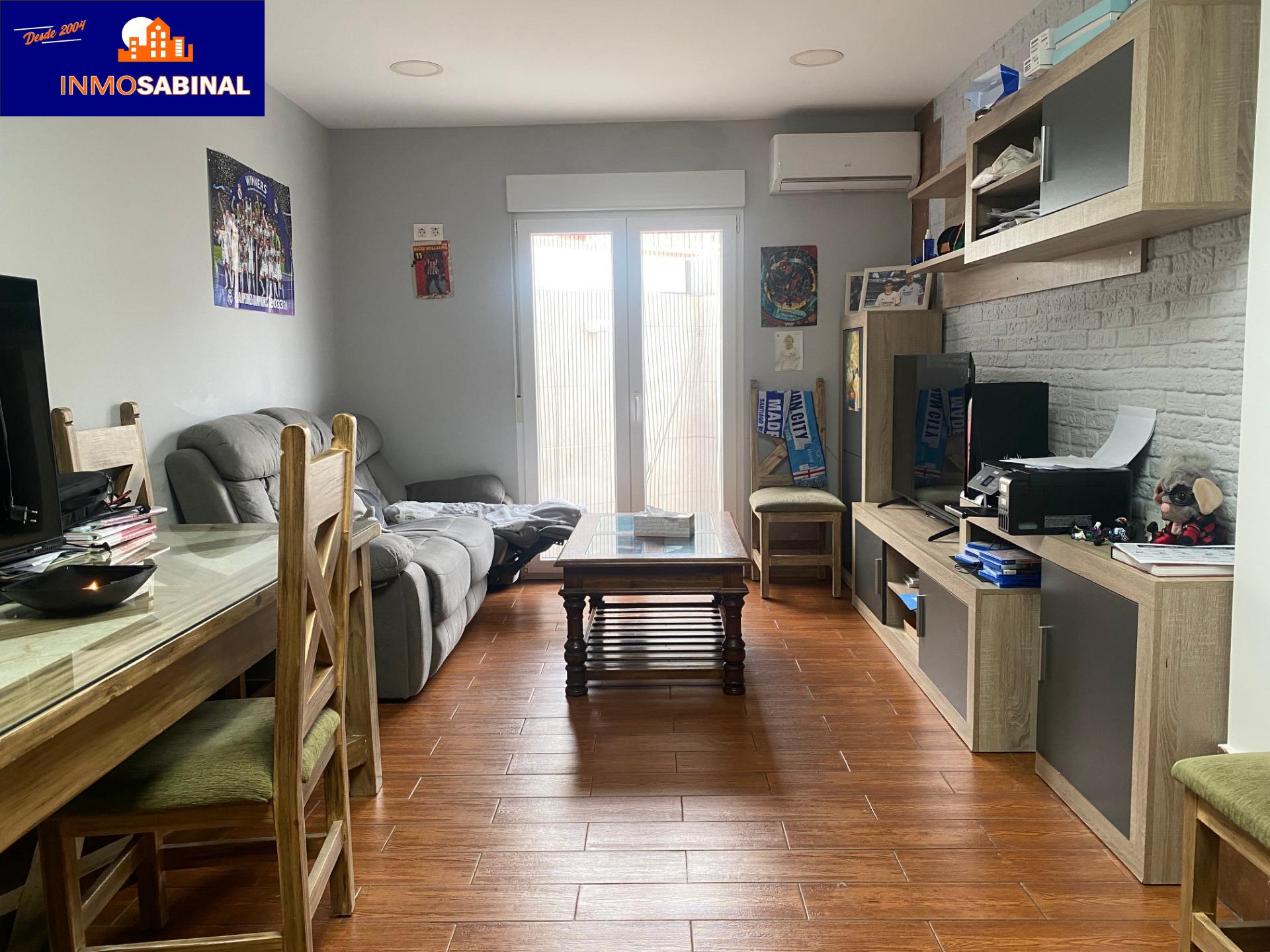 Amplio Dúplex Reformado en Roquetas de Mar con Piscina y Terrazas