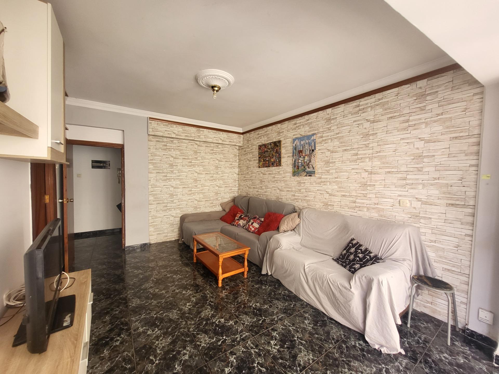 SE ALQUILA VIVIENDA EN LOS ANGELES DE 3 HABITACIONES