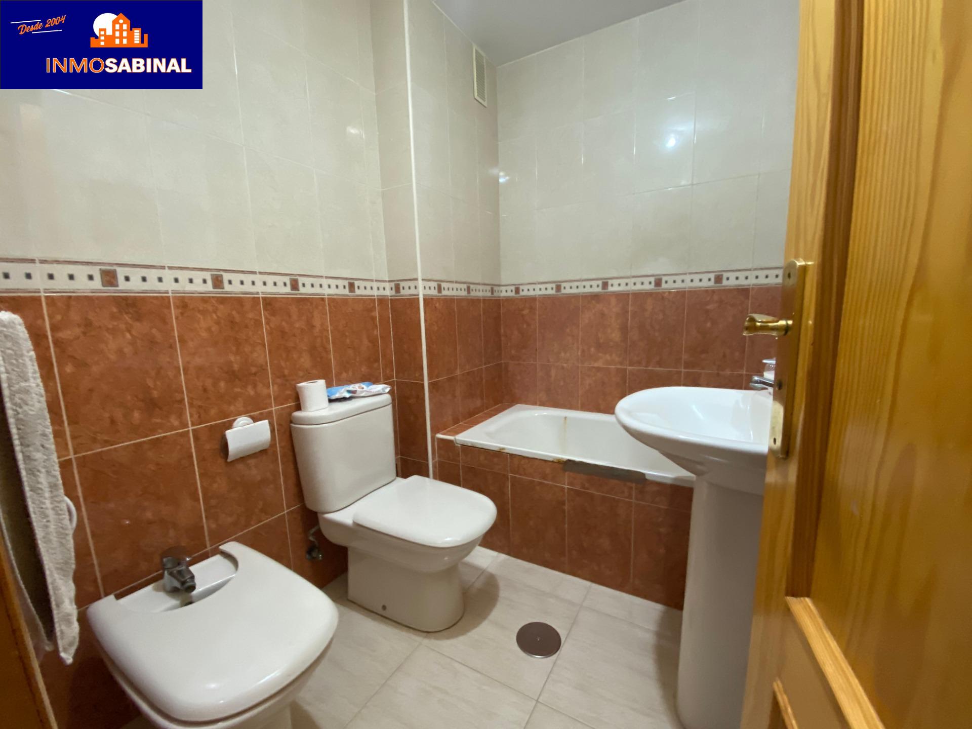 Amplio Piso en la zona de Avenida Pintor Rosales