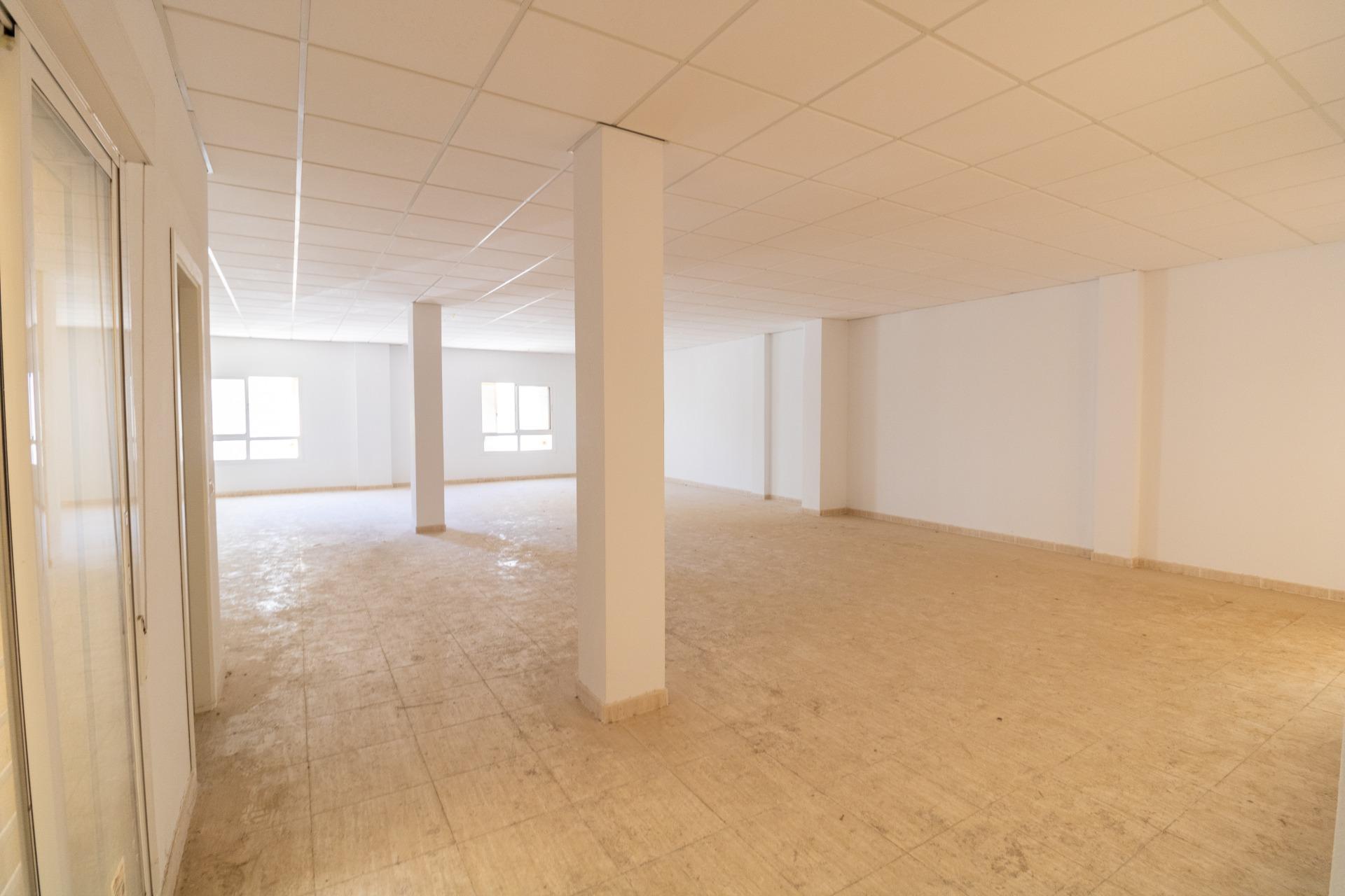 OFICINA EN BENAHADUX