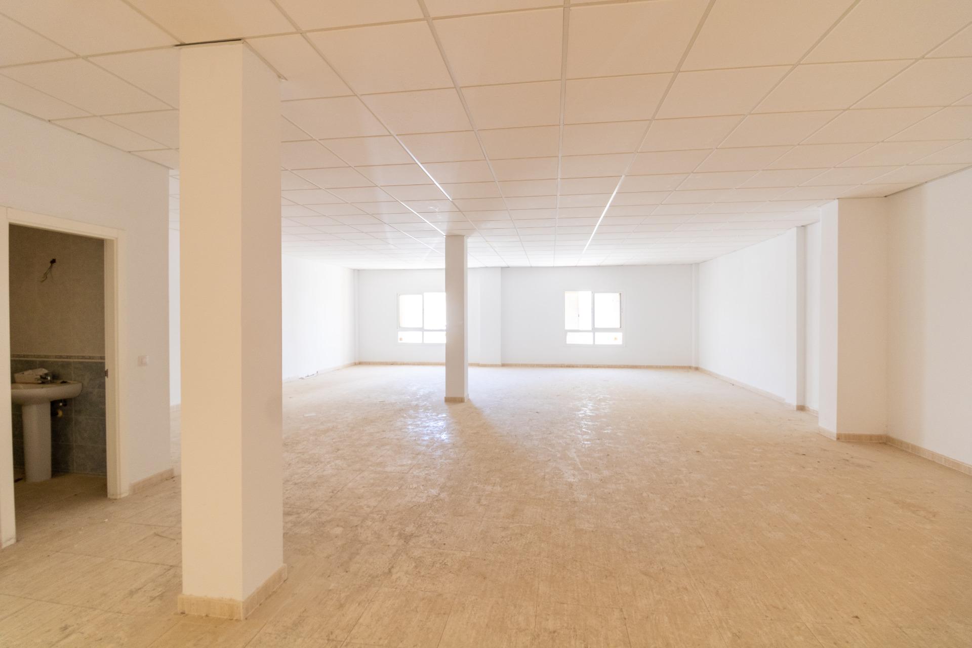 OFICINA EN BENAHADUX