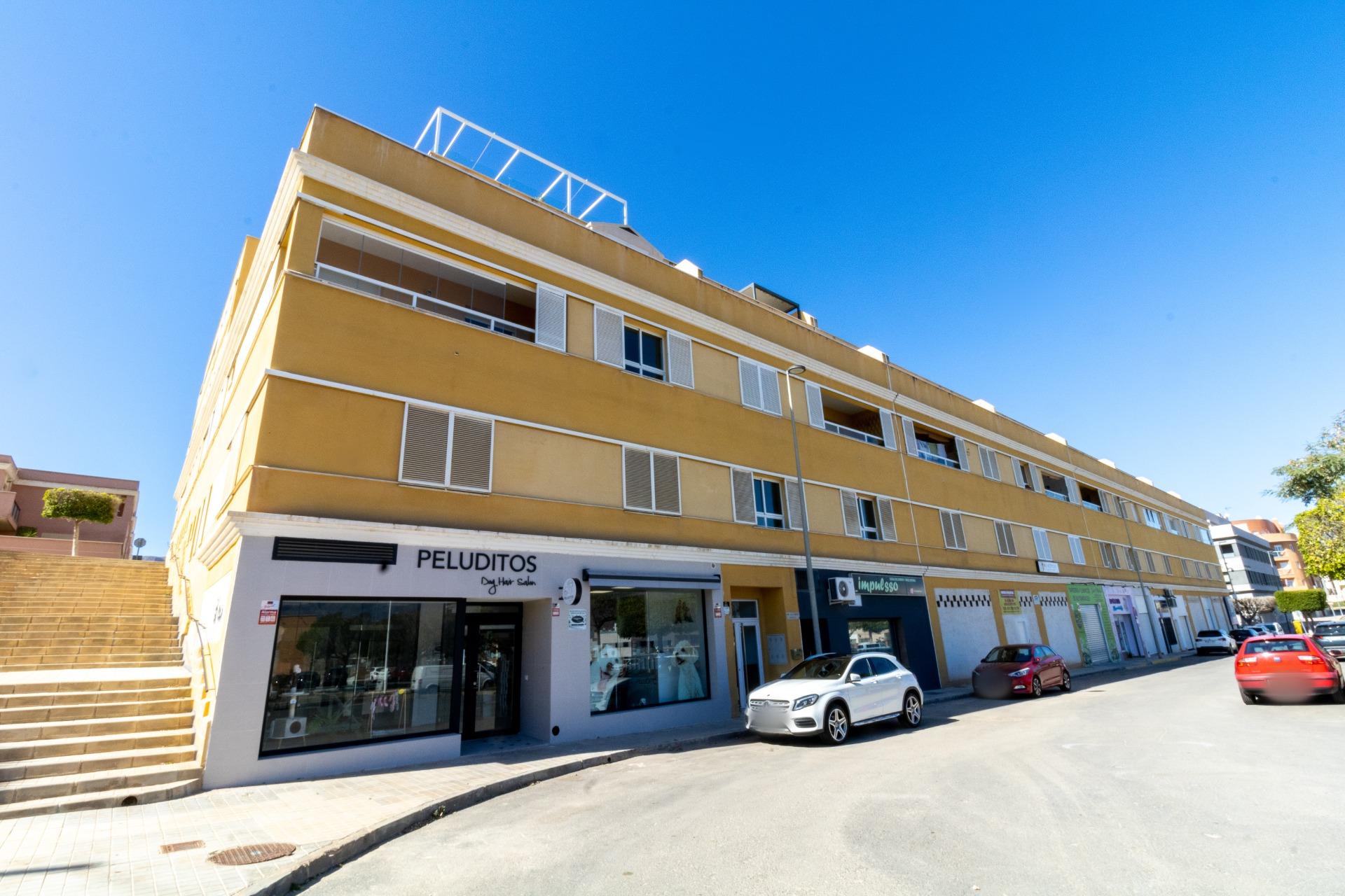 OFICINA EN BENAHADUX