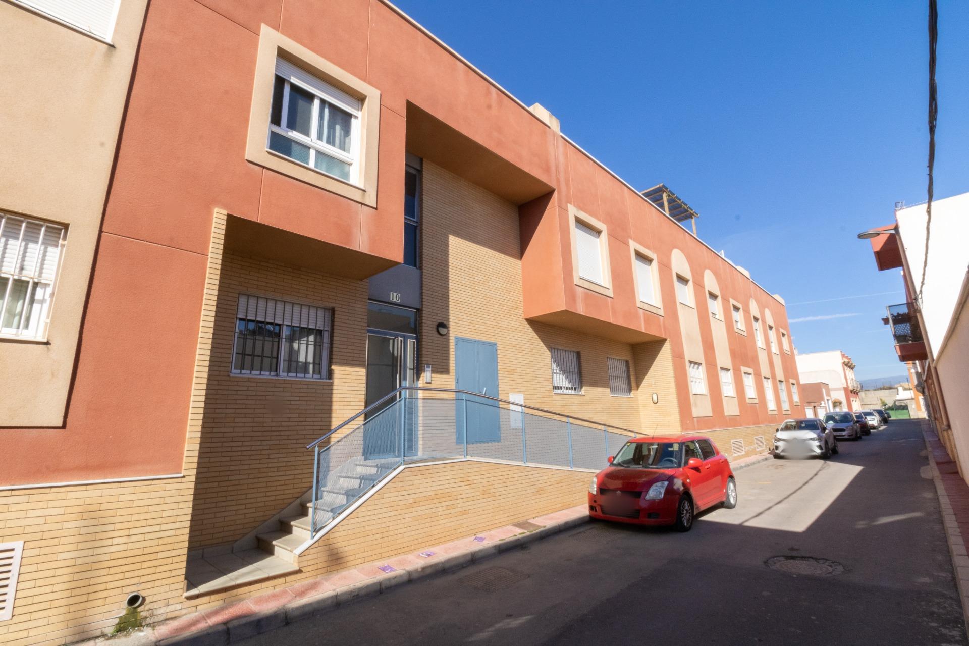 PRECIOSO PISO EN BENAHADUX