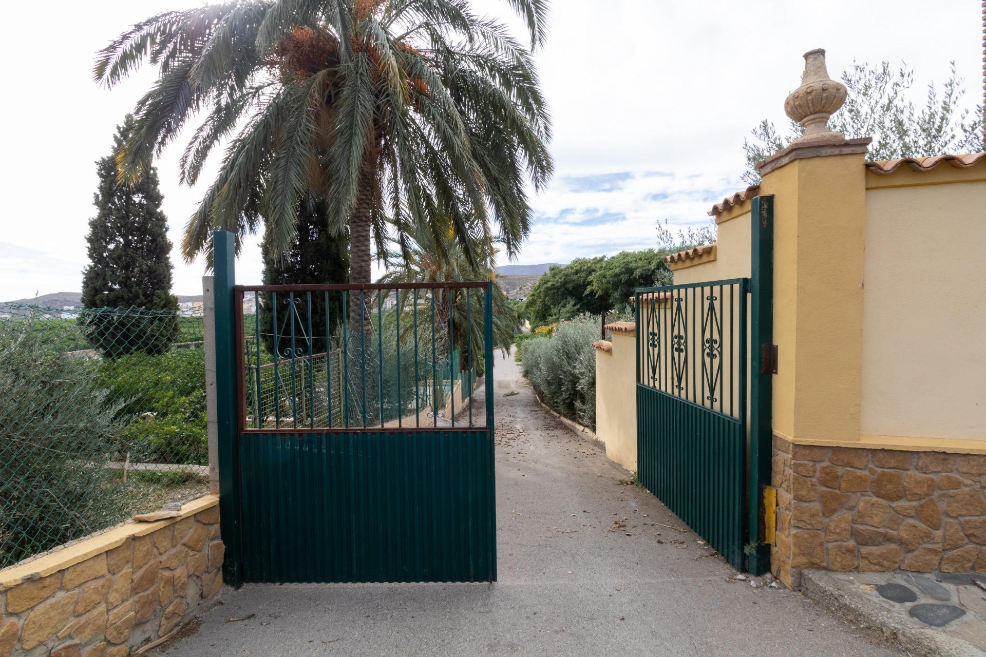 VENTA DE FINCA AGRÍCOLA EN SANTA FE DE MONDÚJAR - ALMERÍA