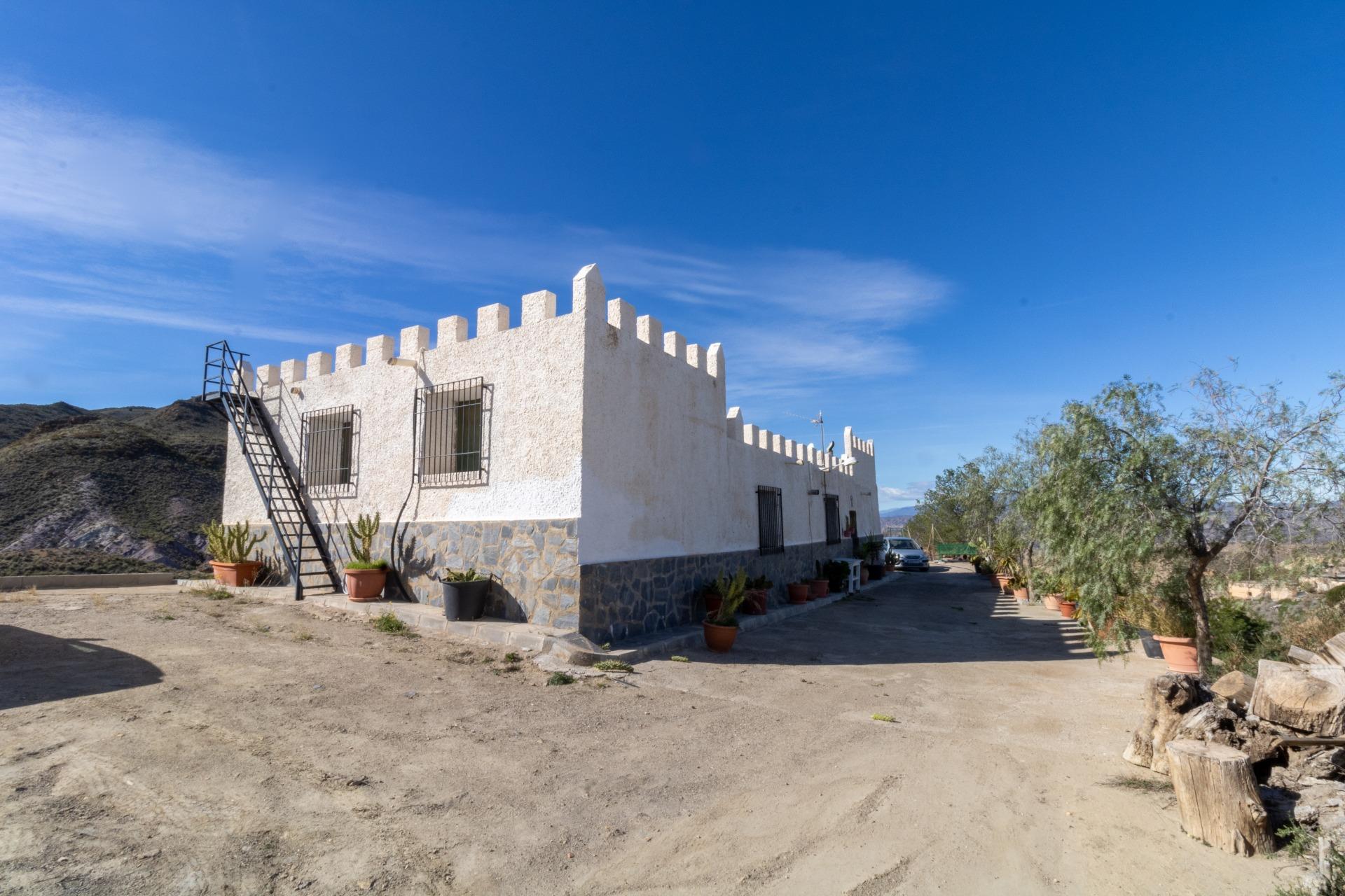 TERRENO Y CHALET EN TABERNAS