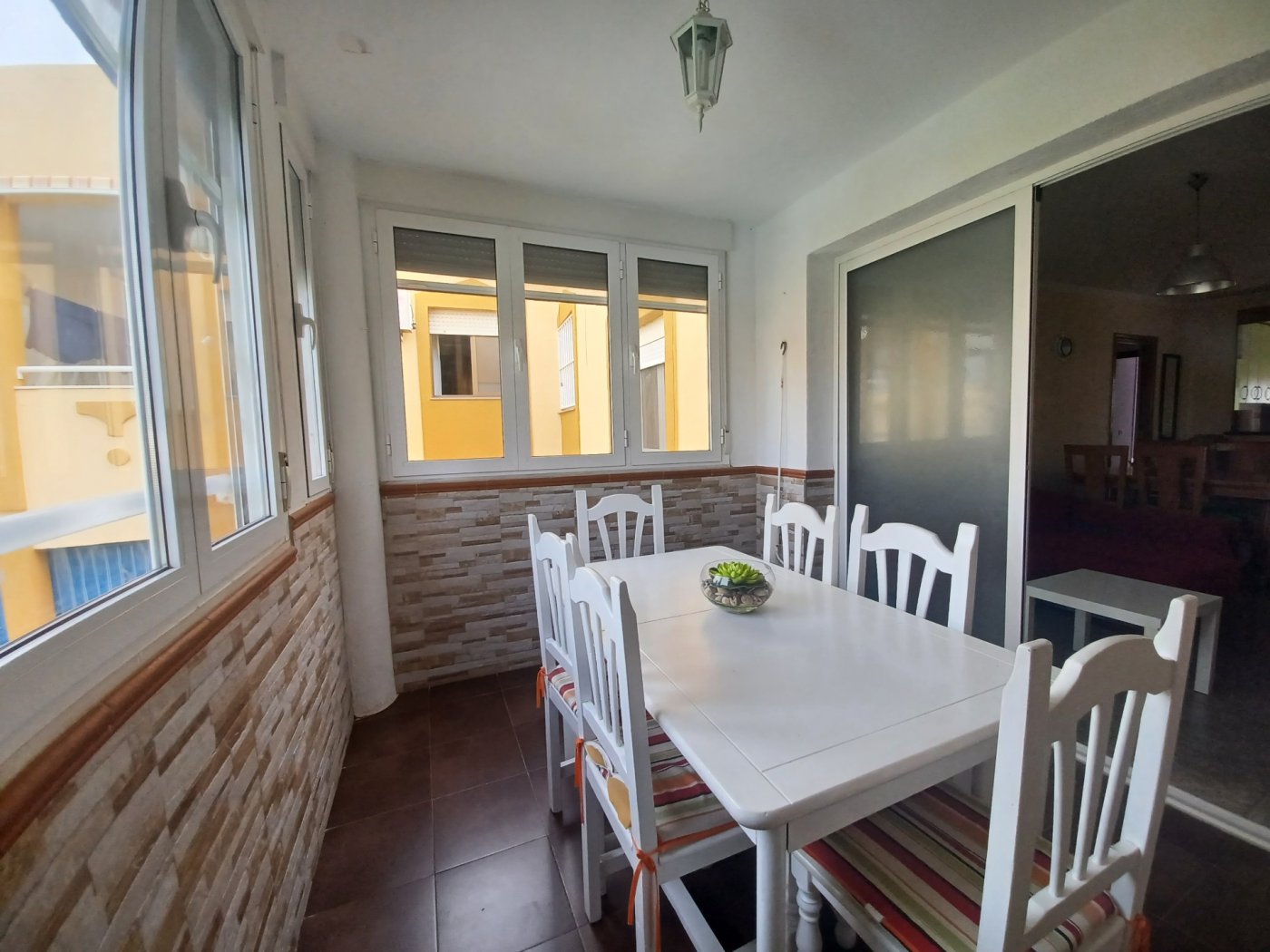 SE ALQUILA VIVIENDA DE 2 HABITACIONES CON GARAJE EN RETAMAR PARA TEMPORADA ESCOLAR