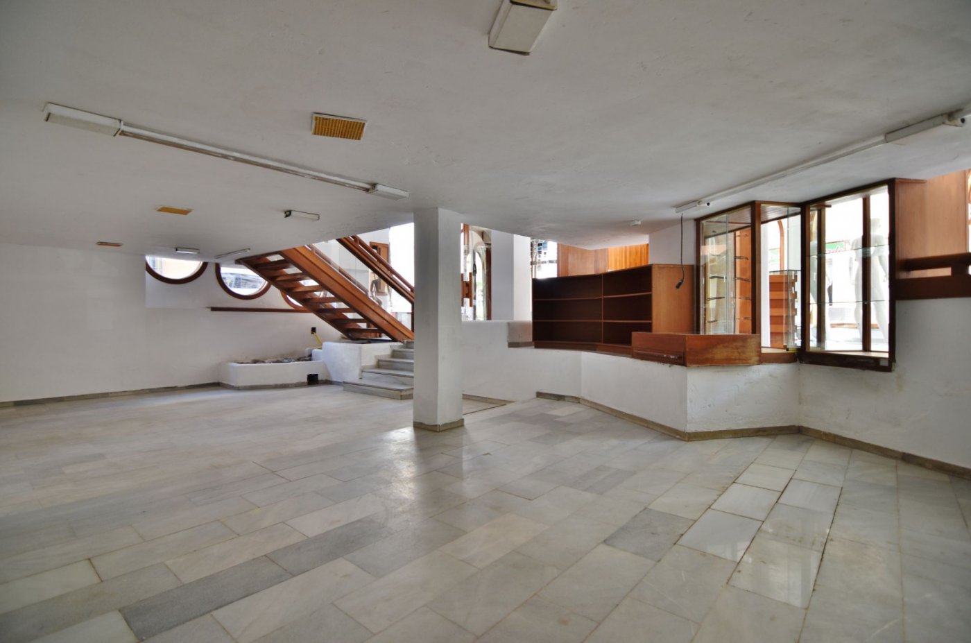 Local en zona comercial en Roquetas de Mar