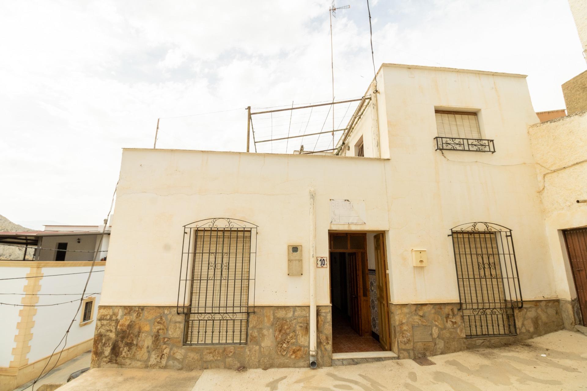 ENCANTADORA CASA EN ALHABIA