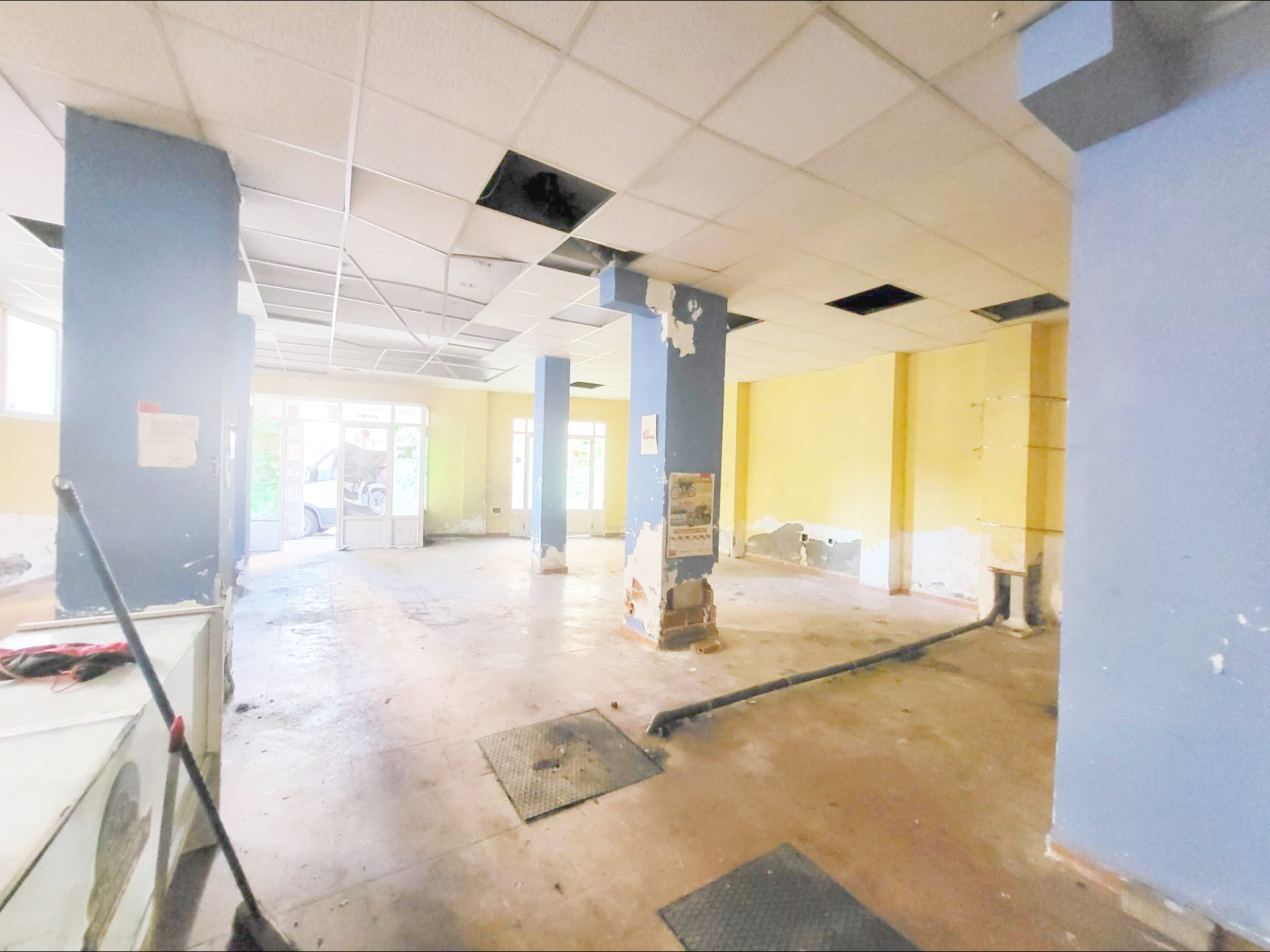 SE VENDE LOCAL EN LOS ANGELES