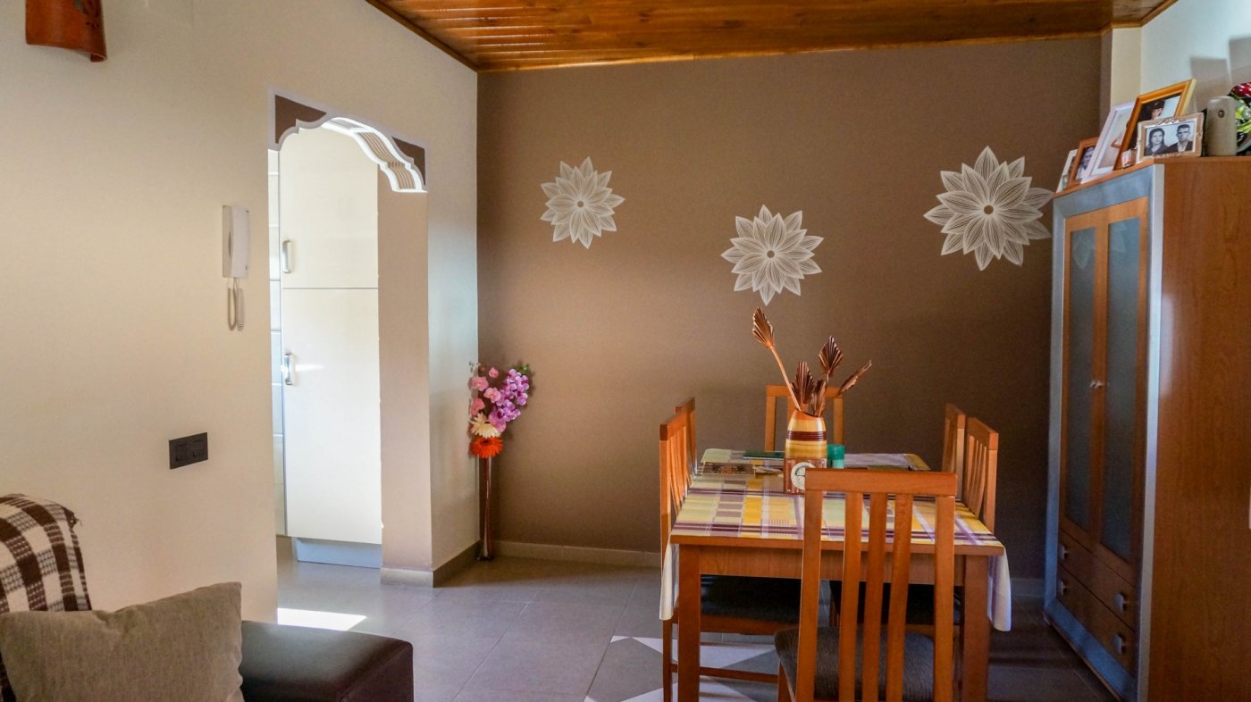 CASA EN VENTA COCHERA MAS 2 PLANTAS EN ABRUCENA