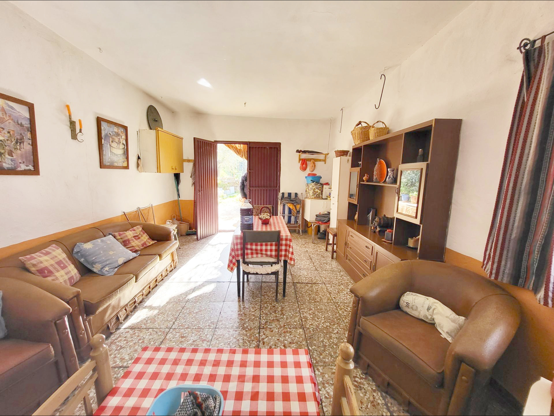 SE VENDE PARCELA CON ALMACEN EN ZONA CAMPILLO DE ABRUCENA