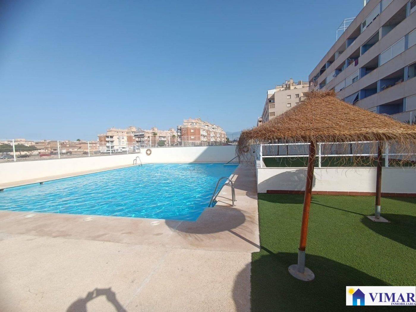 PISO DE TRES HABITACIONES EN LA  URBANIZACIÓN