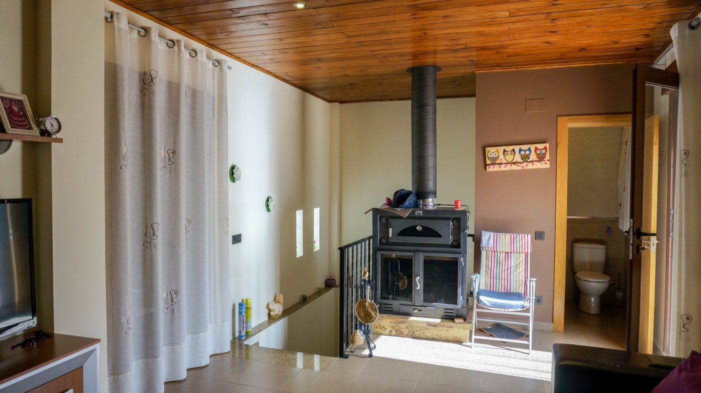 CASA EN VENTA COCHERA MAS 2 PLANTAS EN ABRUCENA