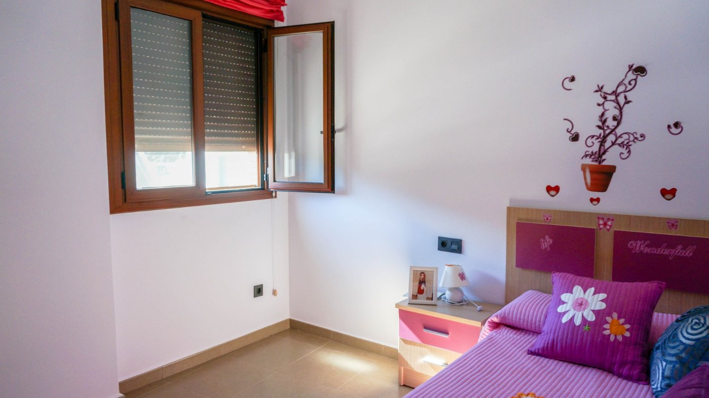 CASA EN VENTA COCHERA MAS 2 PLANTAS EN ABRUCENA