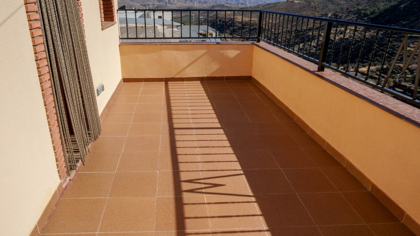 CASA EN VENTA COCHERA MAS 2 PLANTAS EN ABRUCENA