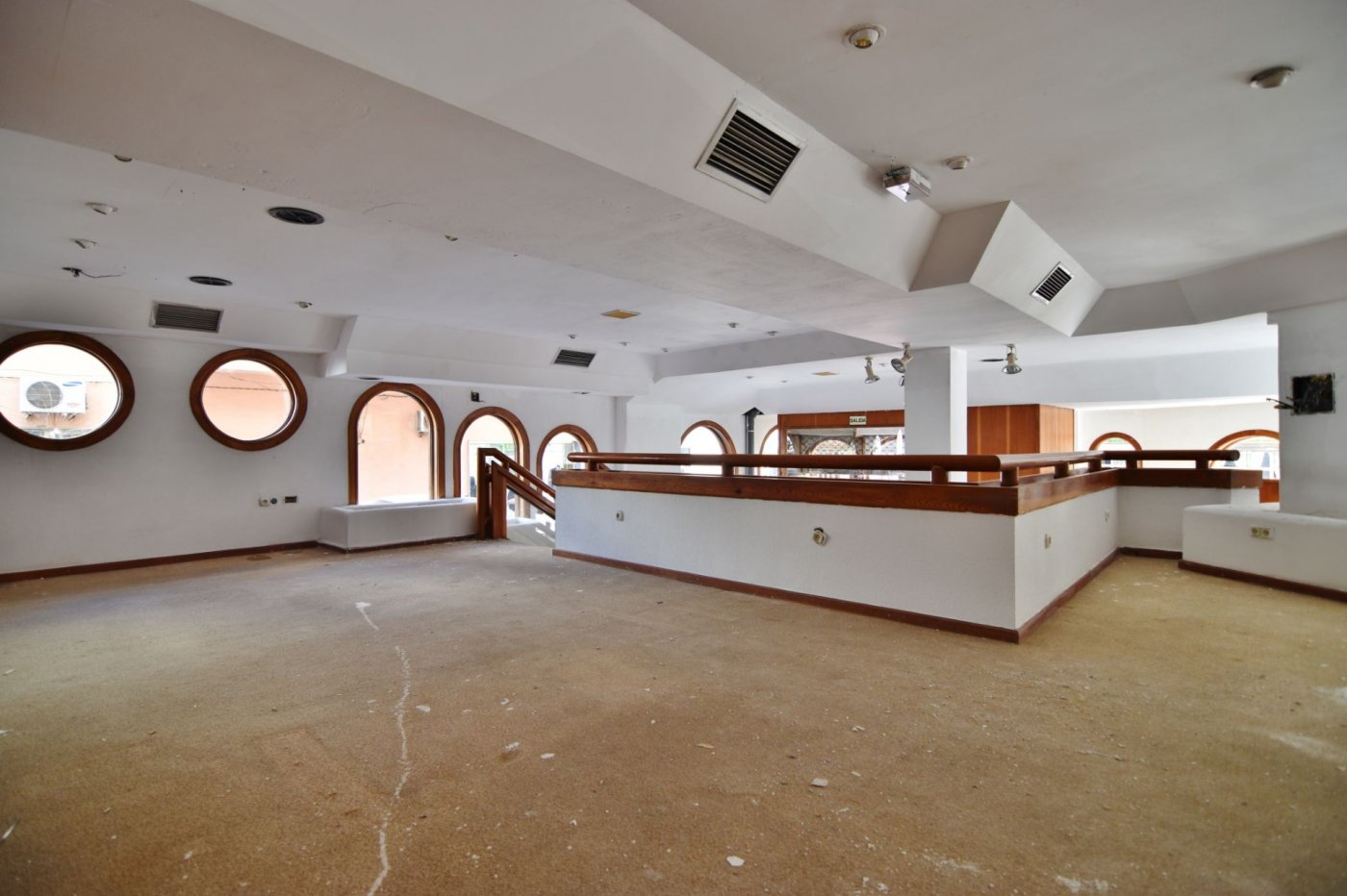 Local en zona comercial en Roquetas de Mar