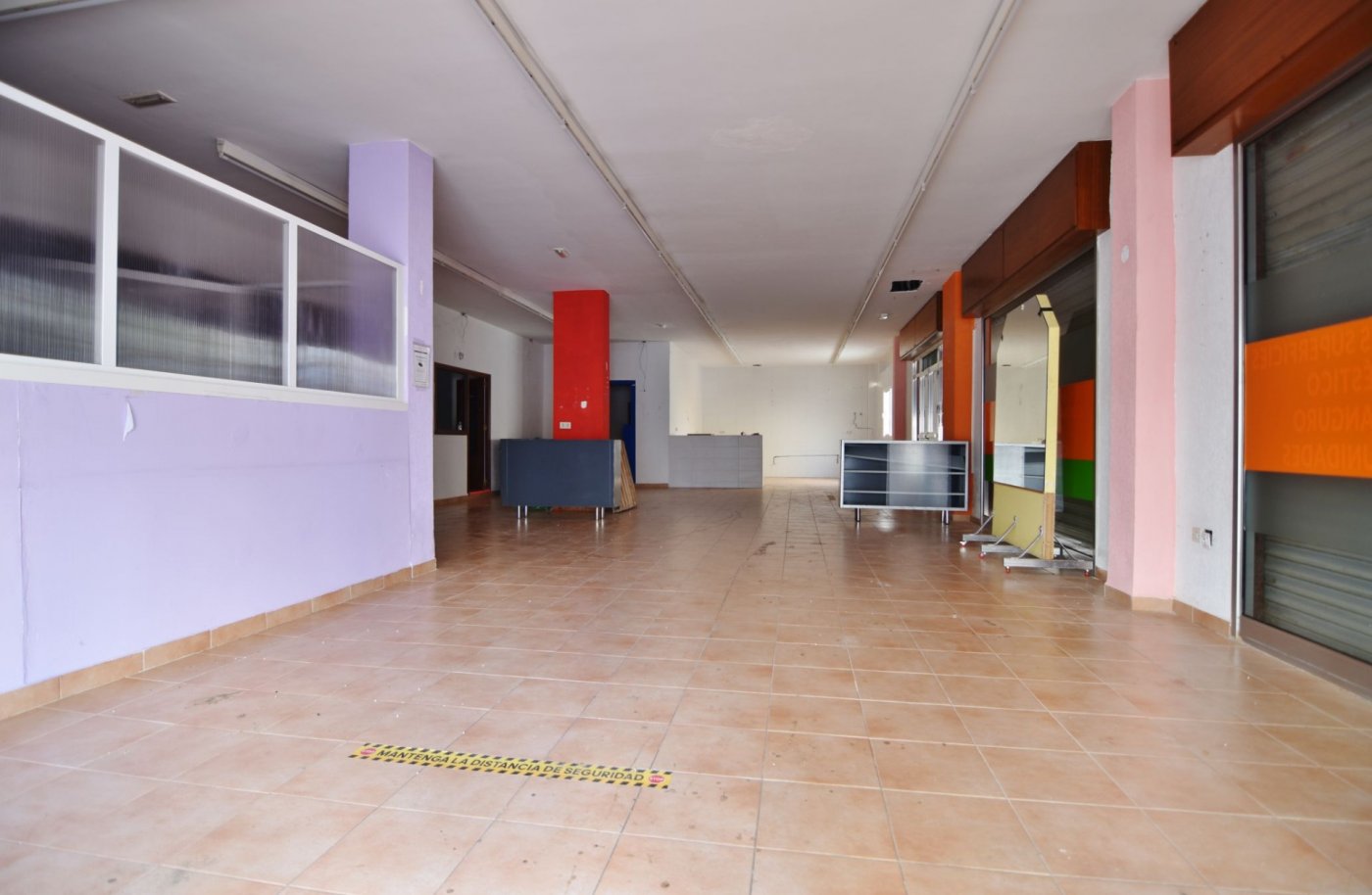 local comercial en esquina Calle Hermanos Pinzón esquina con Calle Doctor Barraquer en Almeria foto 3 local comercial en esquina Calle Hermanos Pinzón esquina con Calle Doctor Barraquer