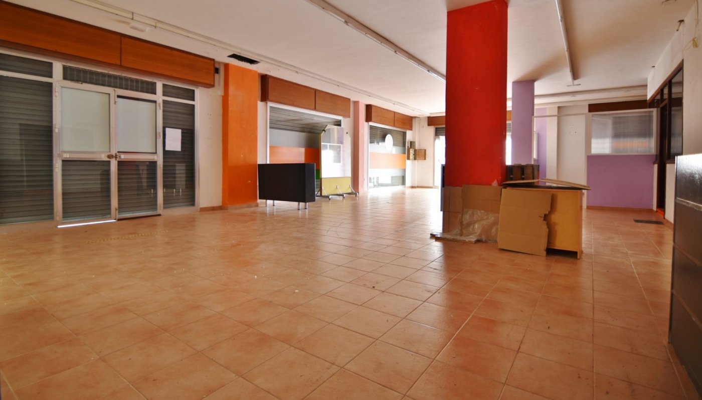 local comercial en esquina Calle Hermanos Pinzón esquina con Calle Doctor Barraquer en Almeria foto 4 local comercial en esquina Calle Hermanos Pinzón esquina con Calle Doctor Barraquer