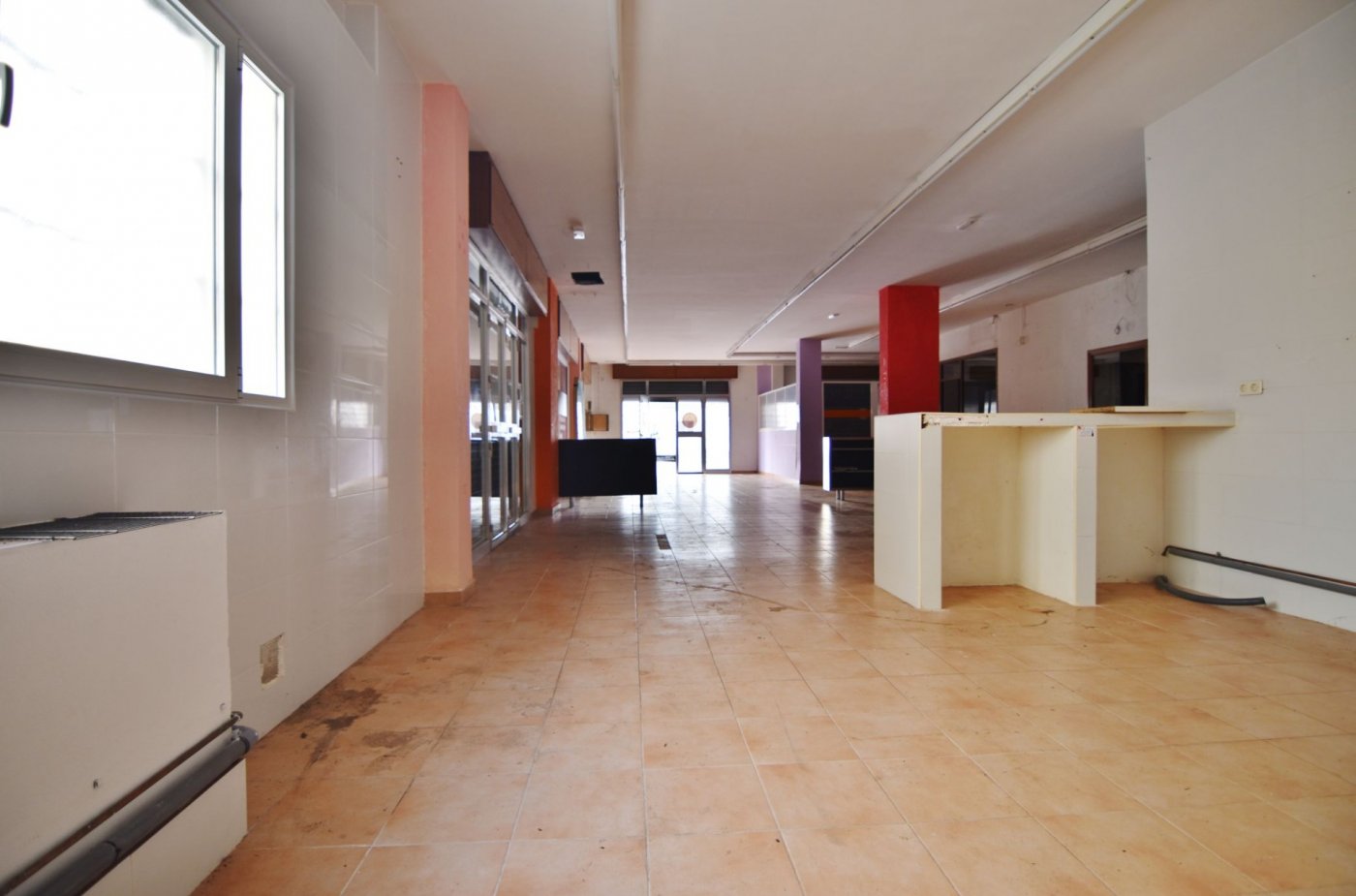 local comercial en esquina Calle Hermanos Pinzón esquina con Calle Doctor Barraquer en Almeria foto 5 local comercial en esquina Calle Hermanos Pinzón esquina con Calle Doctor Barraquer