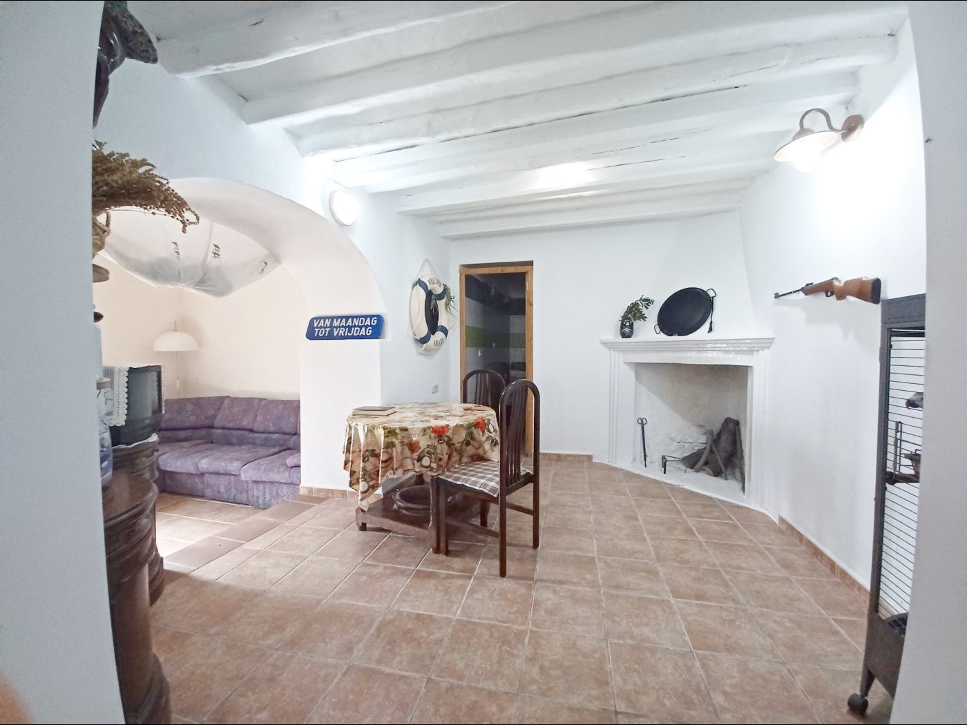 SE VENDE CASA CON COCHERA EN ABLA