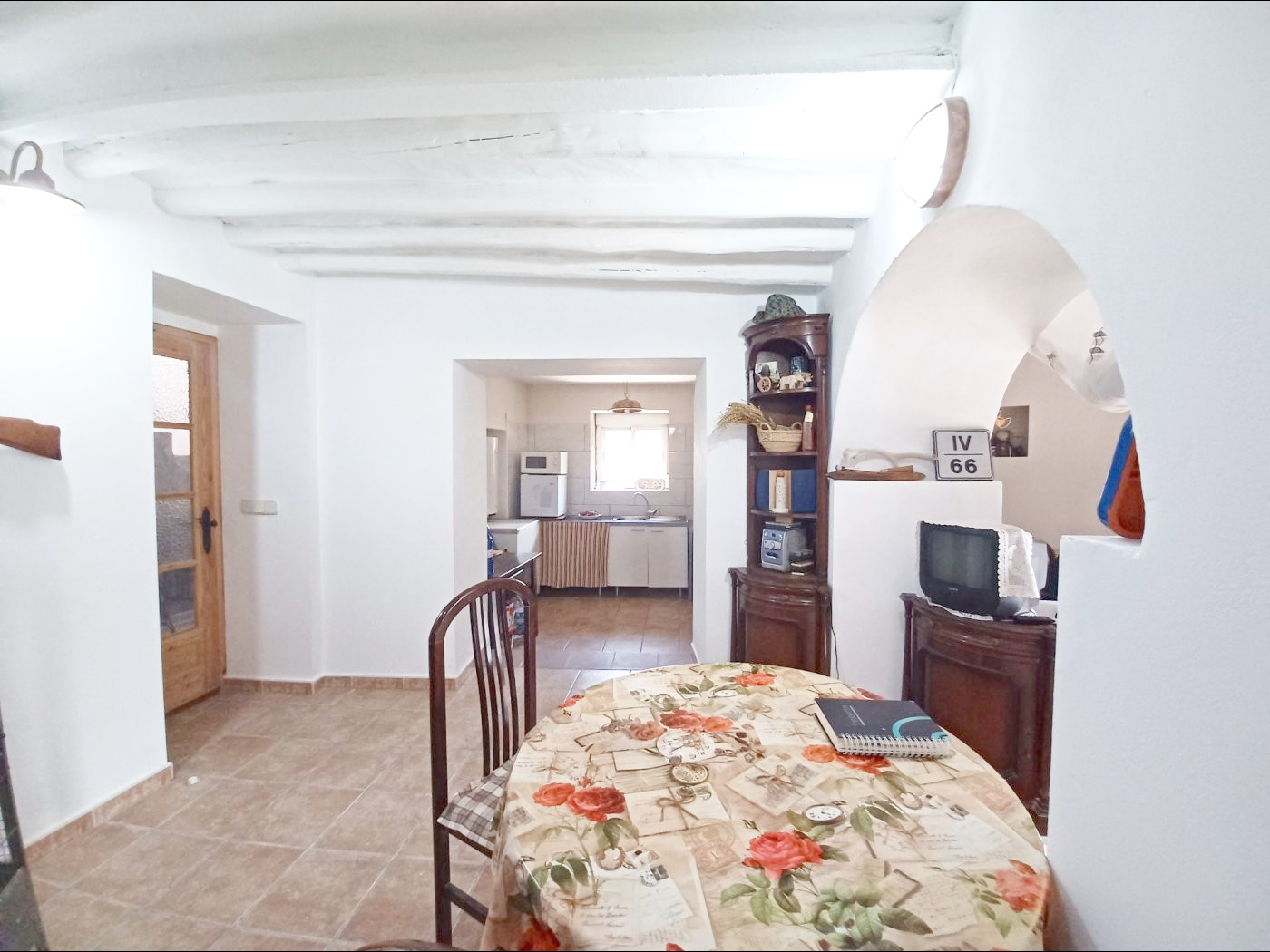 SE VENDE CASA CON COCHERA EN ABLA