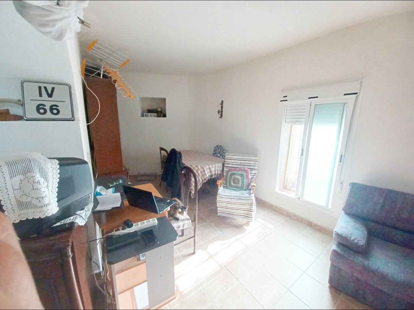 SE VENDE CASA CON COCHERA EN ABLA