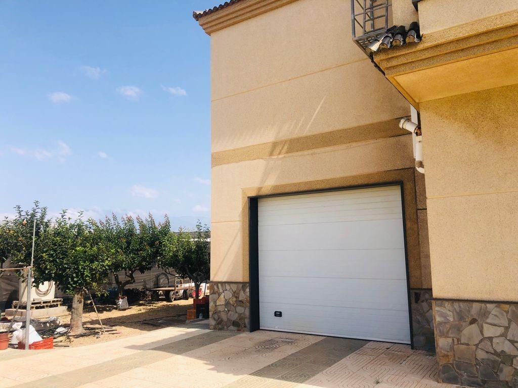 MARAVILLOSO CHALET E INVERNADERO EN ZONA INSTITUTOS