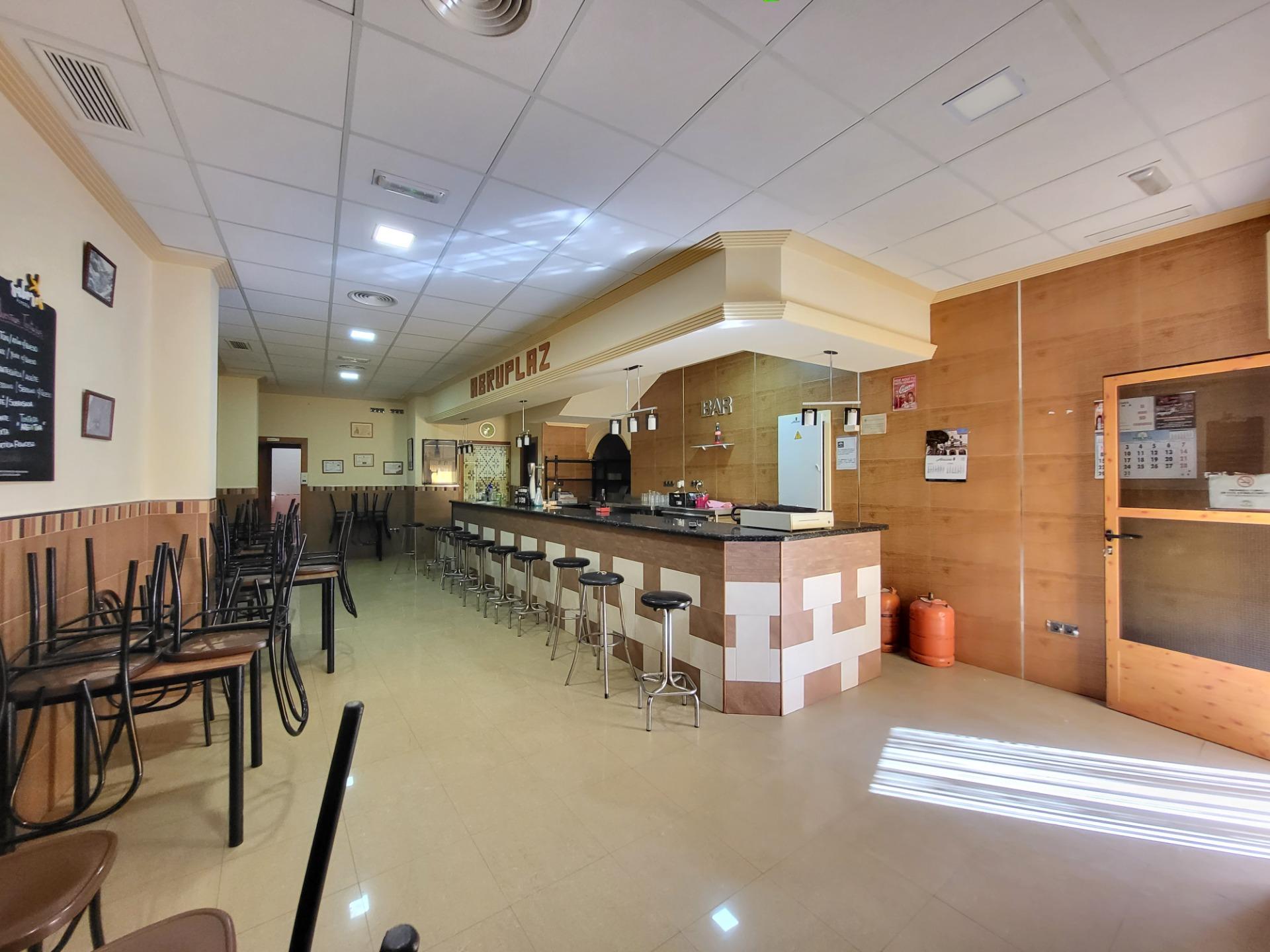 SE VENDE LOCAL CON NEGOCIO   BAR EN ZONA ABRUCENA