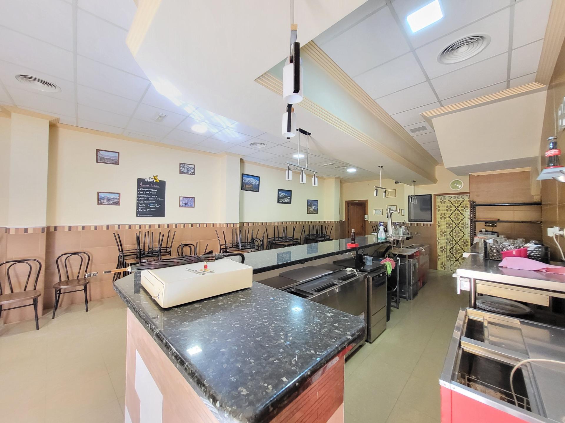 SE VENDE LOCAL CON NEGOCIO   BAR EN ZONA ABRUCENA