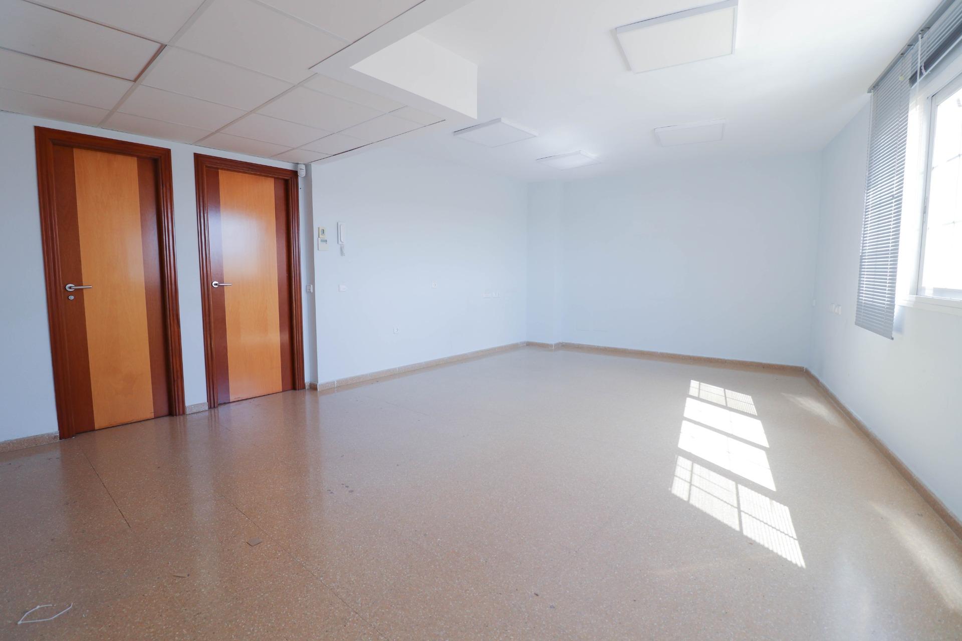 SE VENDE AMPLIA OFICINA EN VILLA INÉS – HUÉRCAL DE ALMERÍA en Huercal de Almeria foto 2 SE VENDE AMPLIA OFICINA EN VILLA INÉS - HUÉRCAL DE ALMERÍA