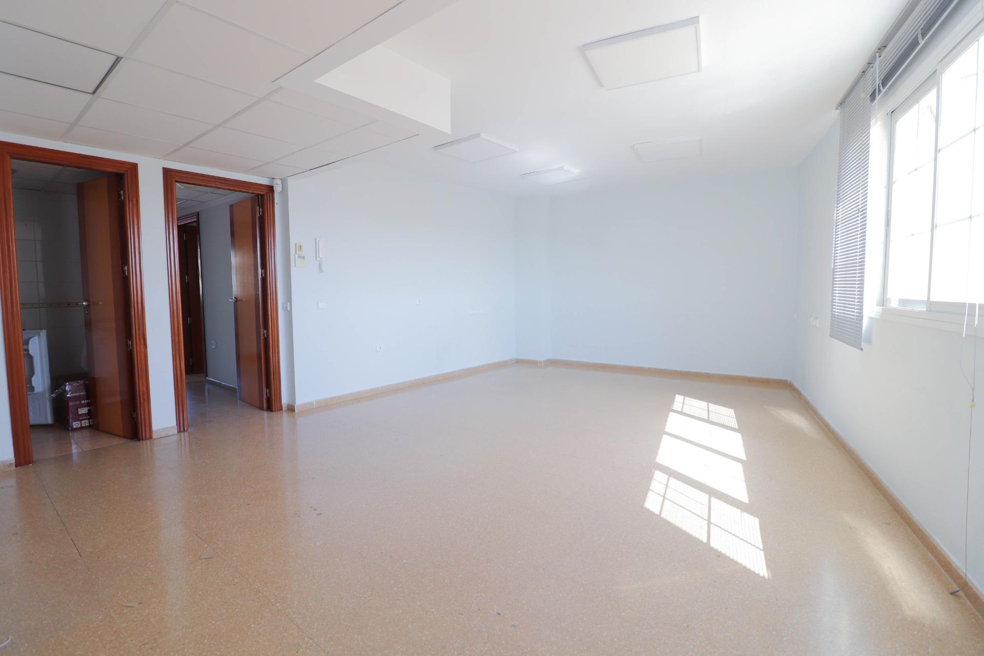 SE VENDE AMPLIA OFICINA EN VILLA INÉS – HUÉRCAL DE ALMERÍA en Huercal de Almeria foto 3 SE VENDE AMPLIA OFICINA EN VILLA INÉS - HUÉRCAL DE ALMERÍA