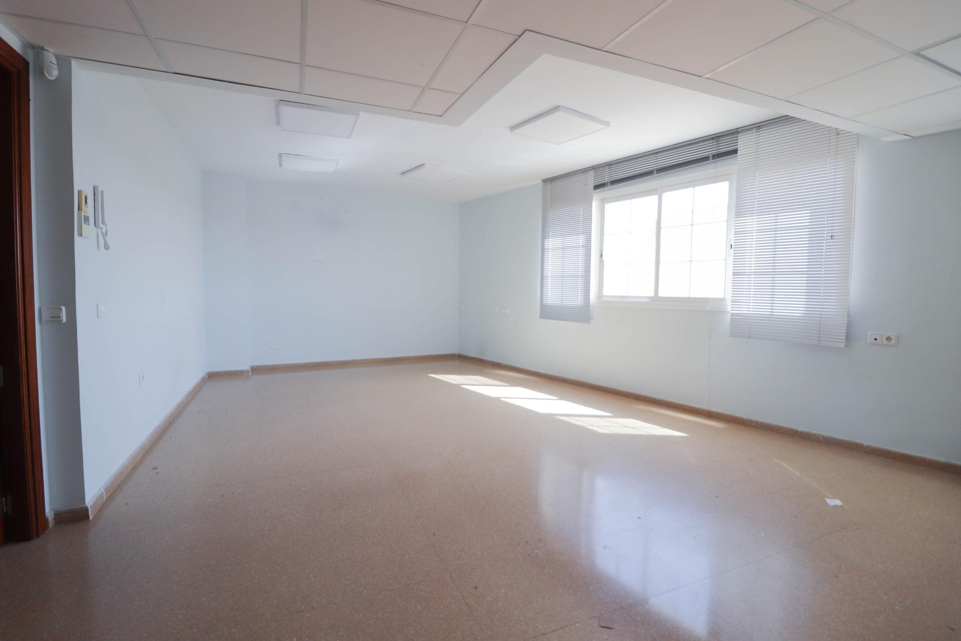 SE VENDE AMPLIA OFICINA EN VILLA INÉS – HUÉRCAL DE ALMERÍA en Huercal de Almeria foto 4 SE VENDE AMPLIA OFICINA EN VILLA INÉS - HUÉRCAL DE ALMERÍA