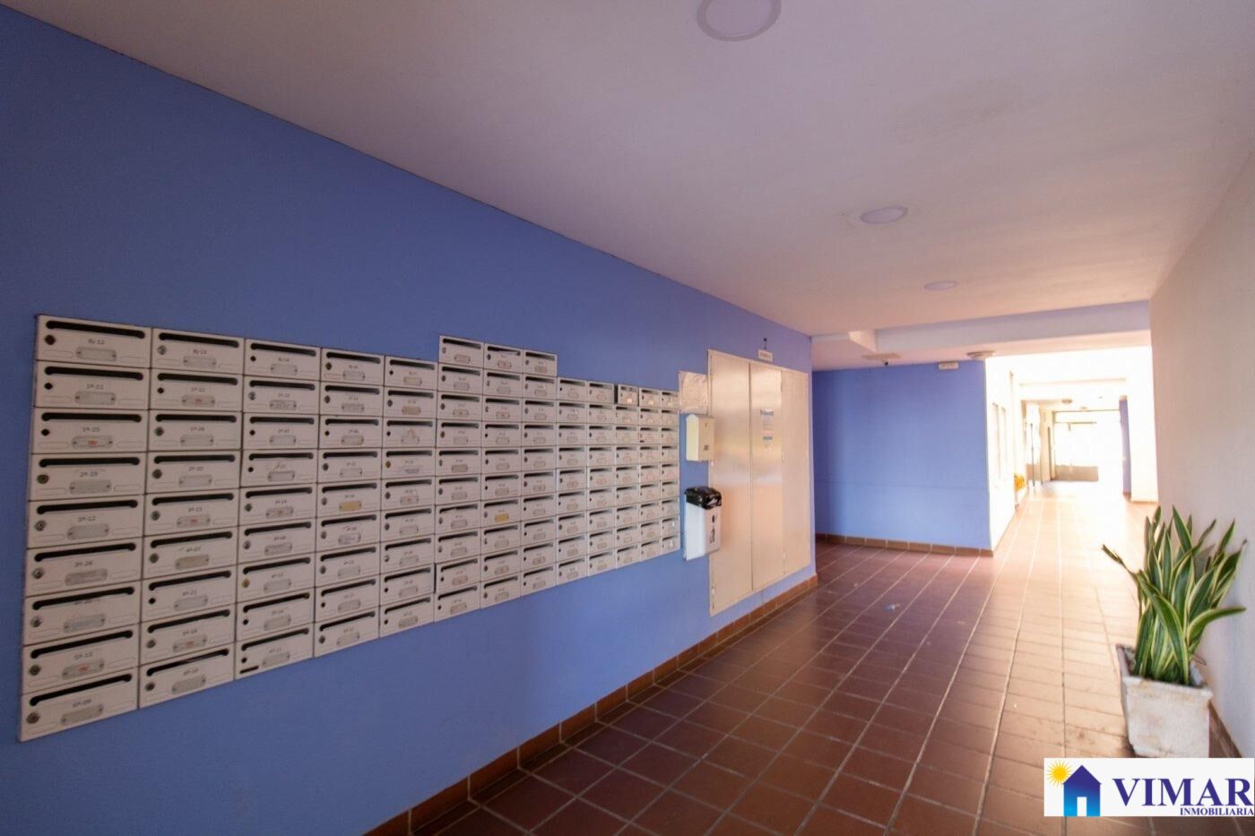 PISO DE TRES HABITACIONES EN LA  URBANIZACIÓN