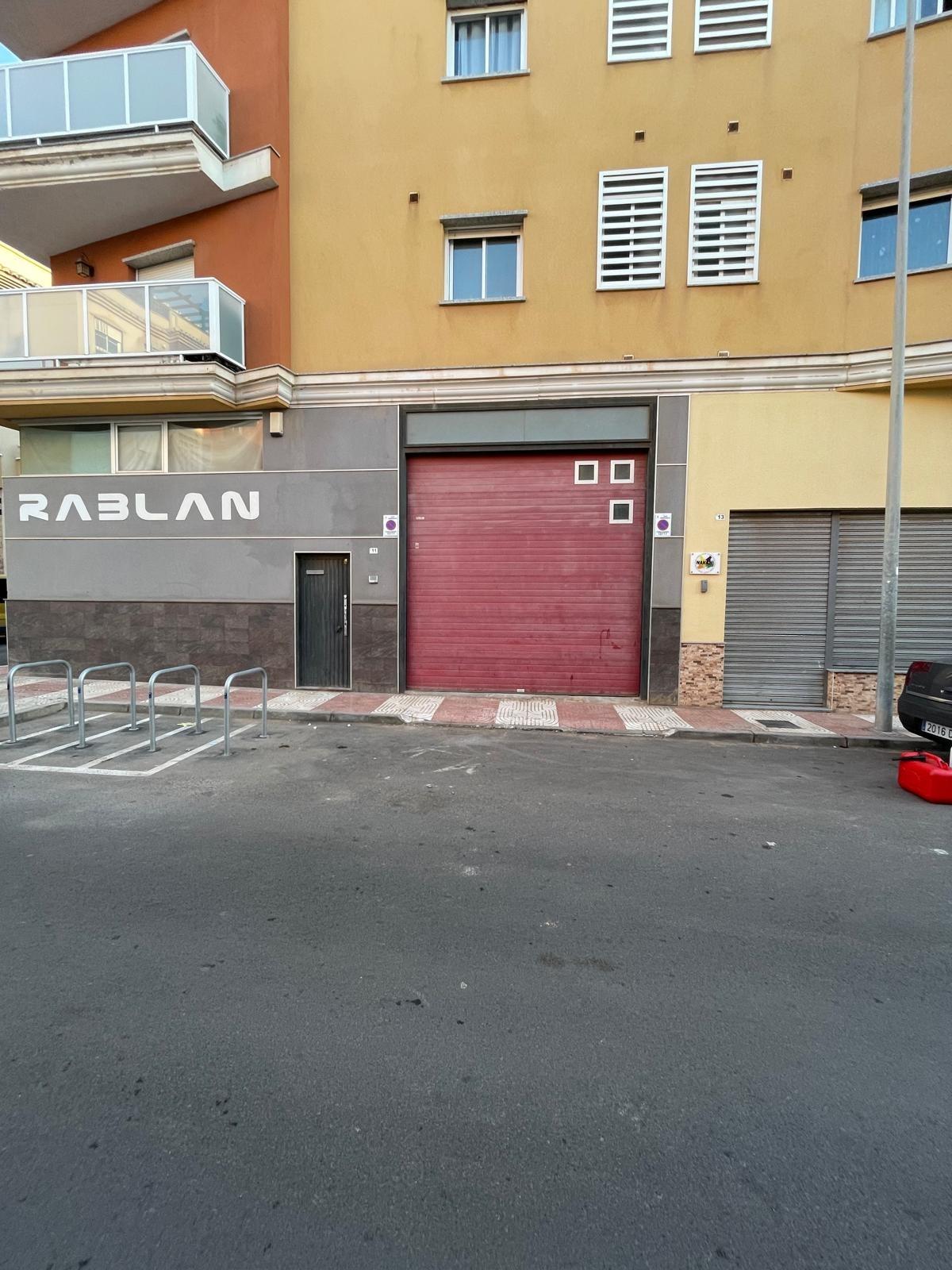 NAVE EN ROQUETAS DE MAR