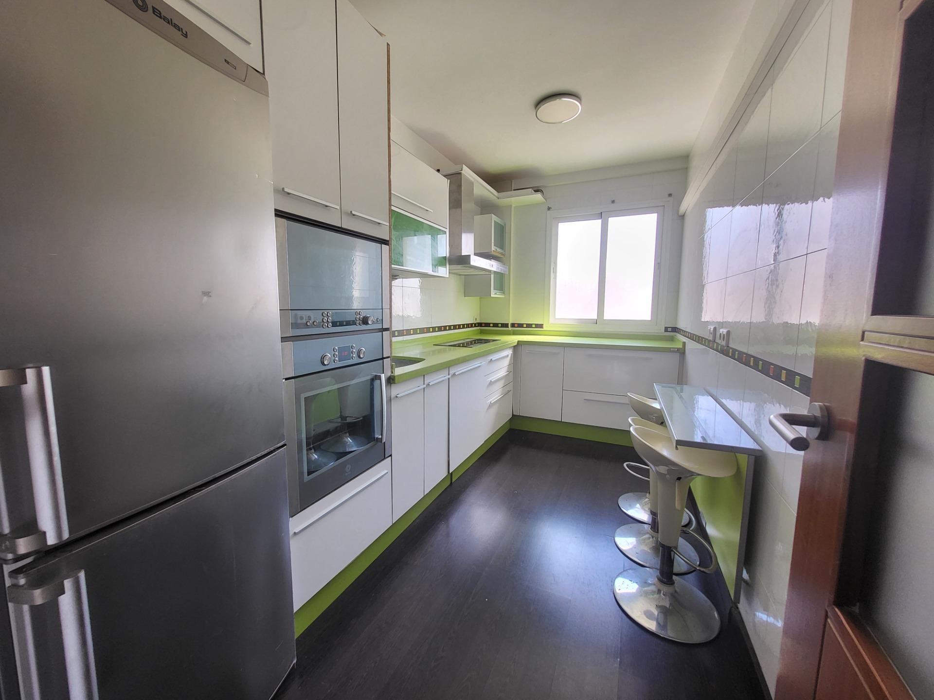 SE VENDE PISO DE 2 HABITACIONES EN ZONA SANTO DOMINGO