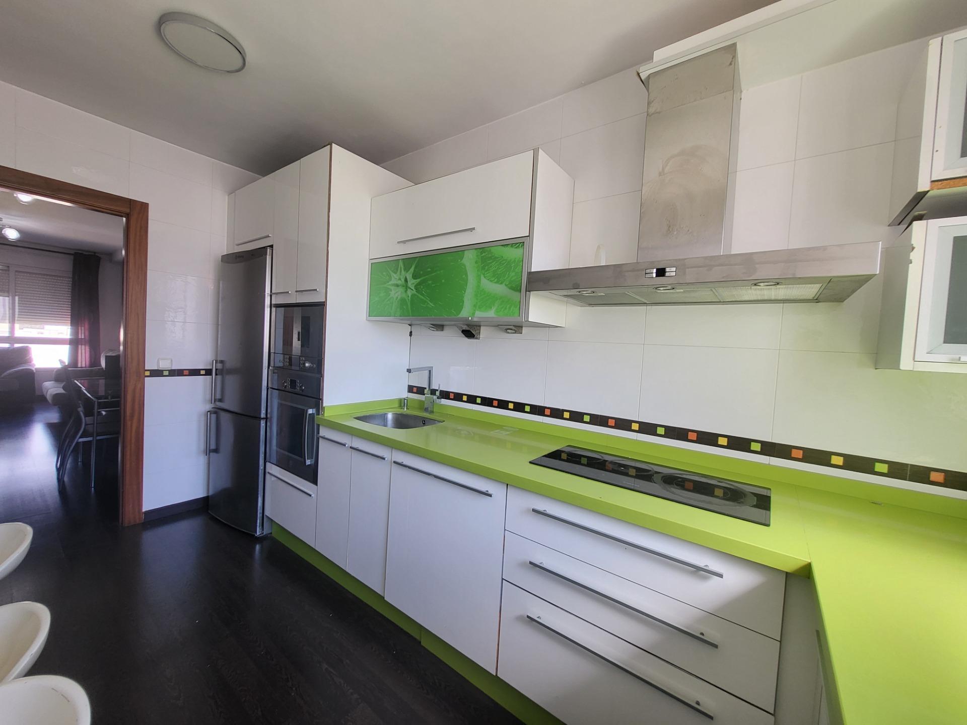 SE VENDE PISO DE 2 HABITACIONES EN ZONA SANTO DOMINGO