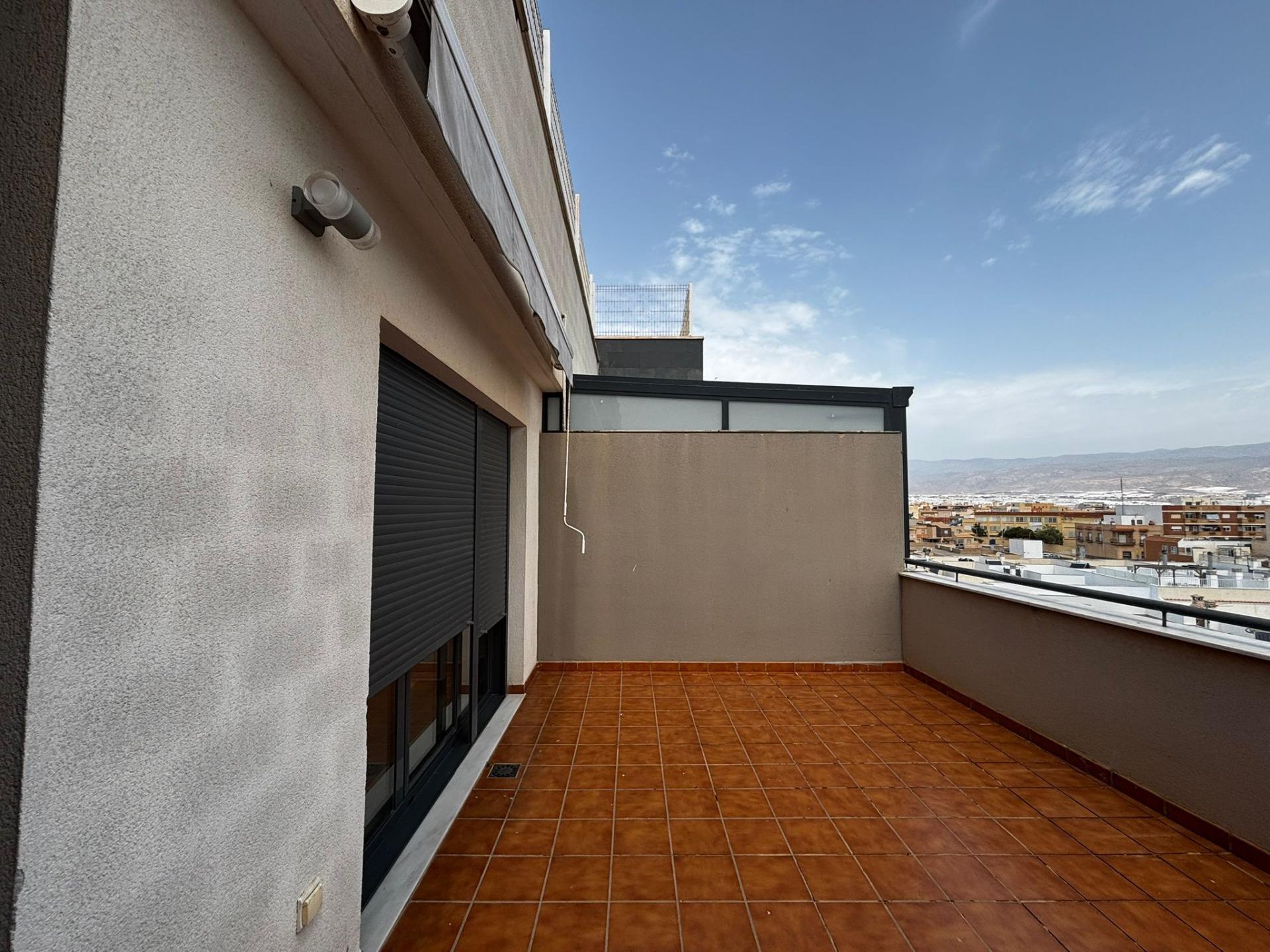 Maravilloso ático en la zona del Puerto en Roquetas de Mar foto 3 Maravilloso ático en la zona del Puerto