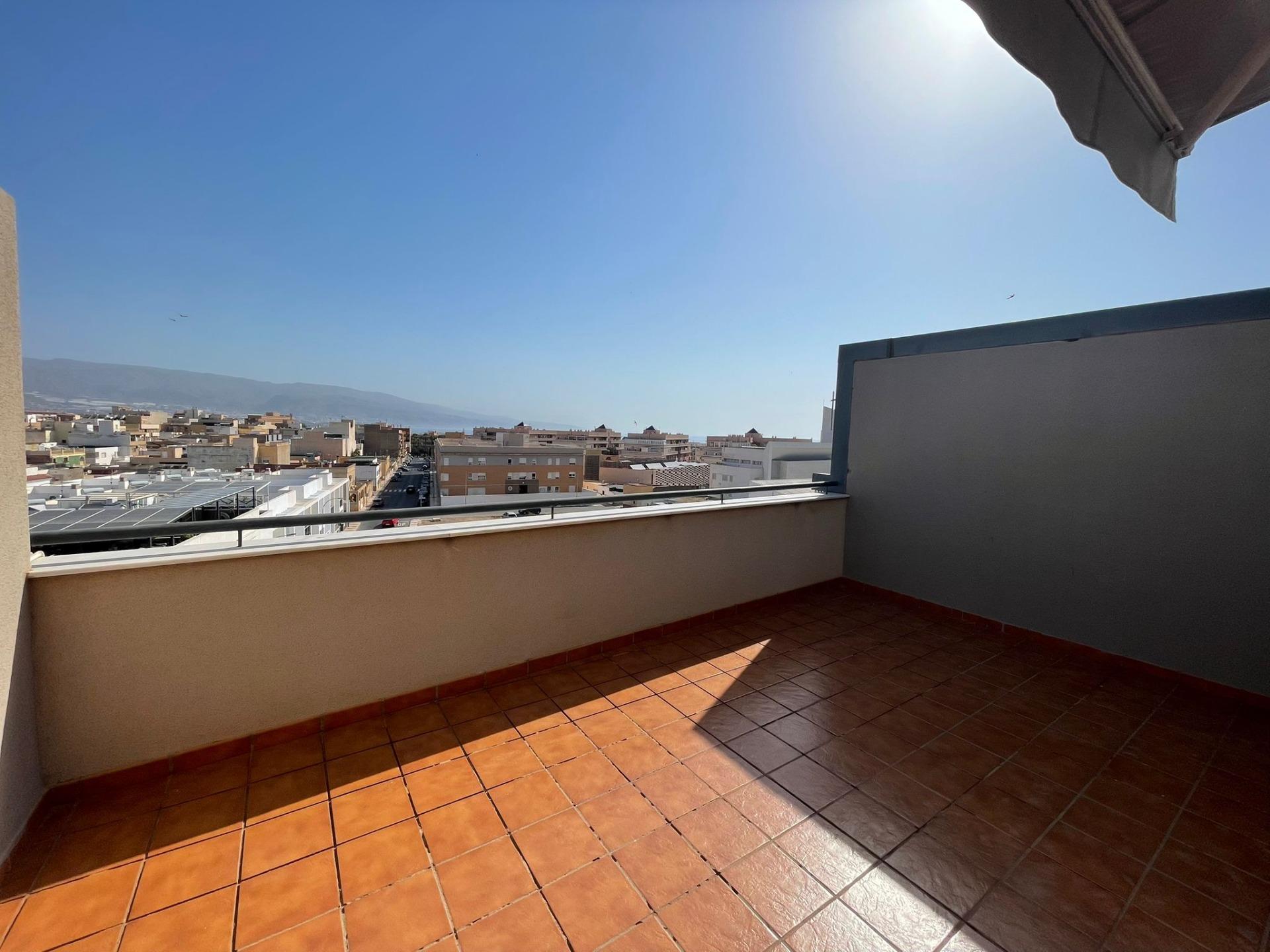 Maravilloso ático en la zona del Puerto en Roquetas de Mar foto 4 Maravilloso ático en la zona del Puerto