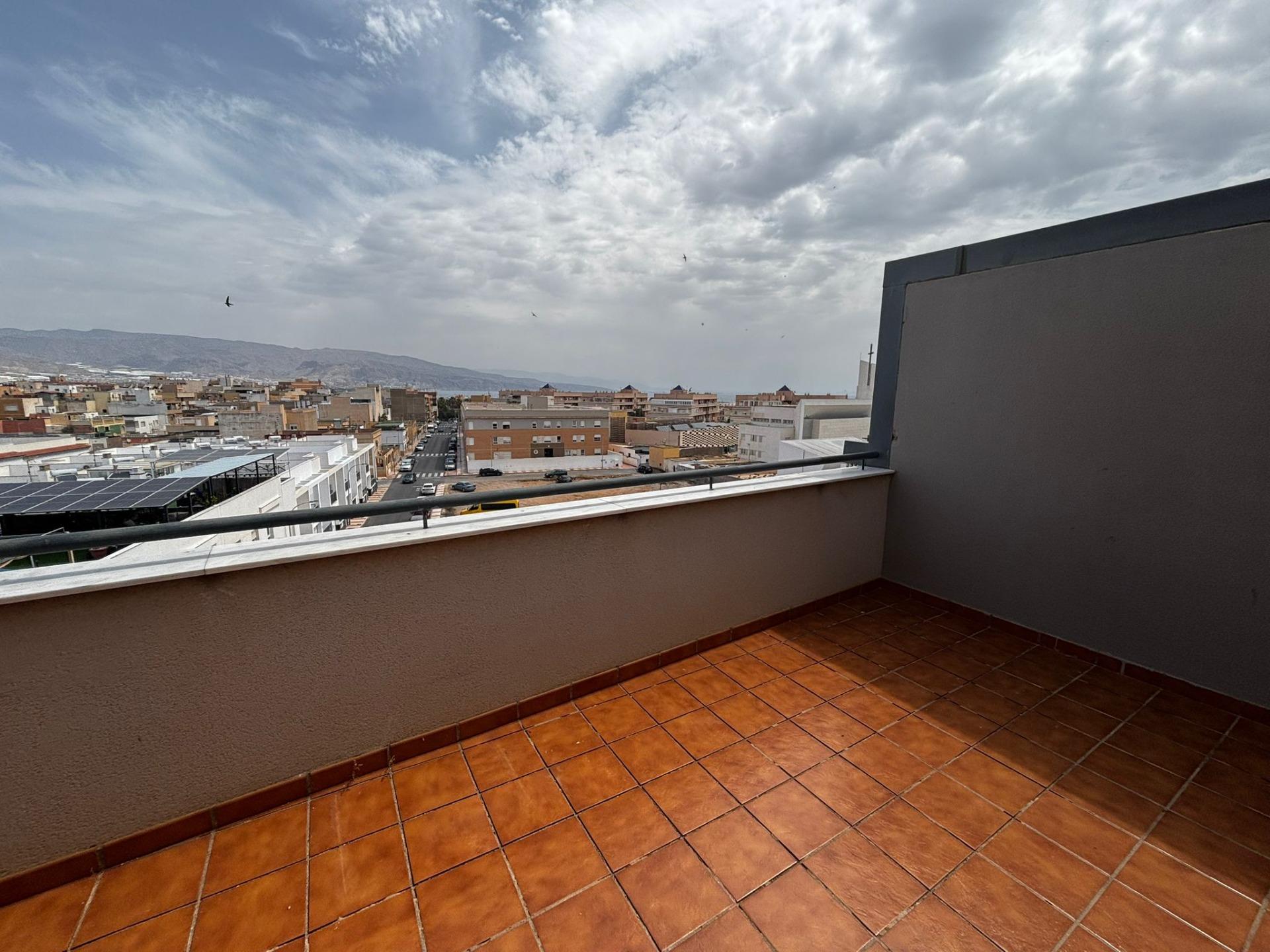 Maravilloso ático en la zona del Puerto en Roquetas de Mar foto 5 Maravilloso ático en la zona del Puerto