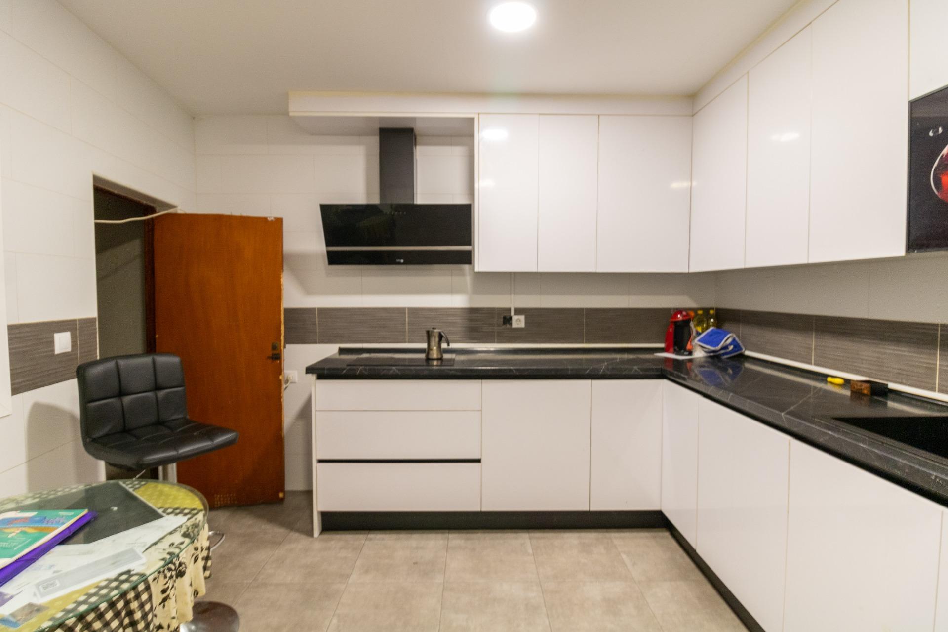 CASA DE DOS PLANTAS EN BENAHADUX