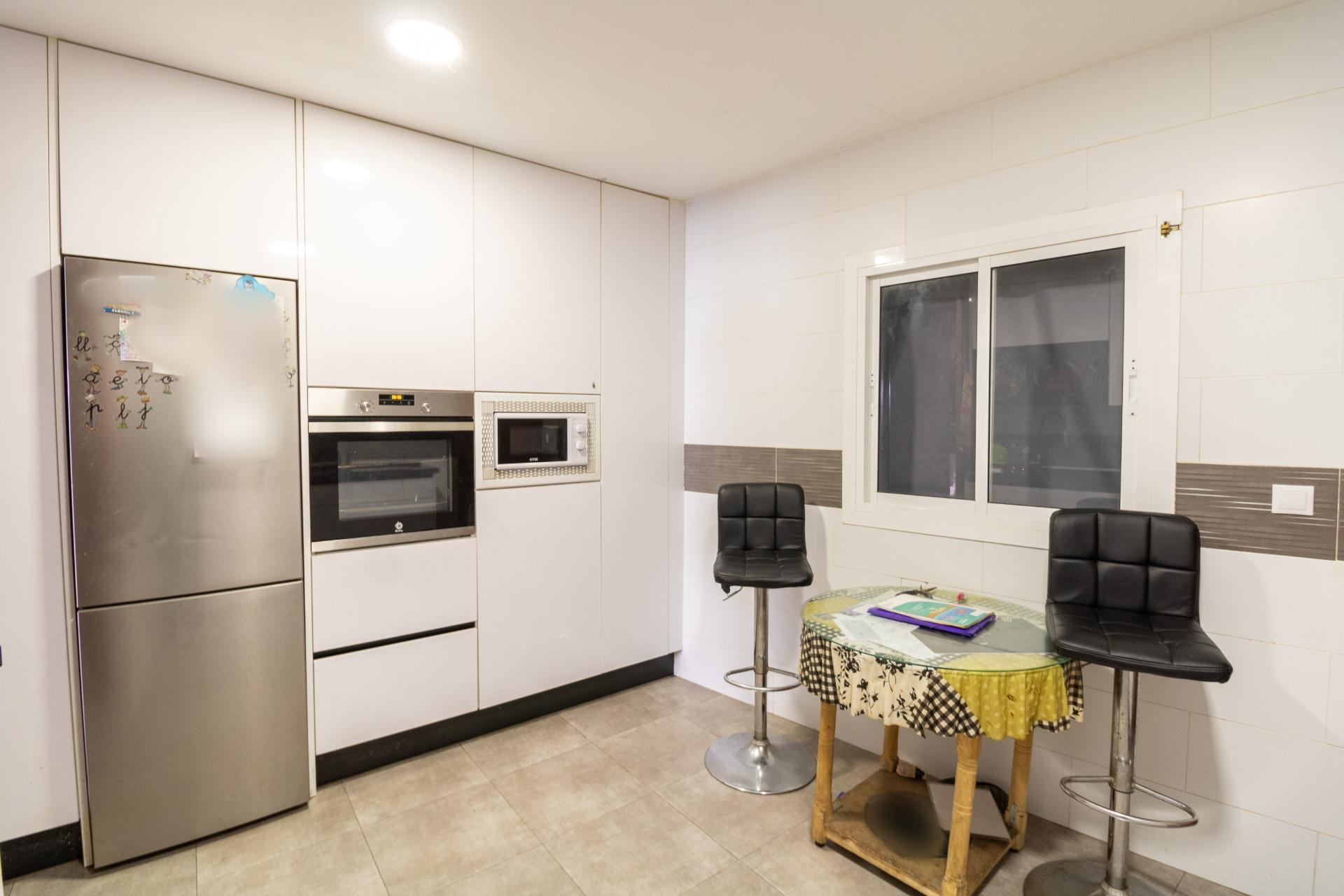 CASA DE DOS PLANTAS EN BENAHADUX