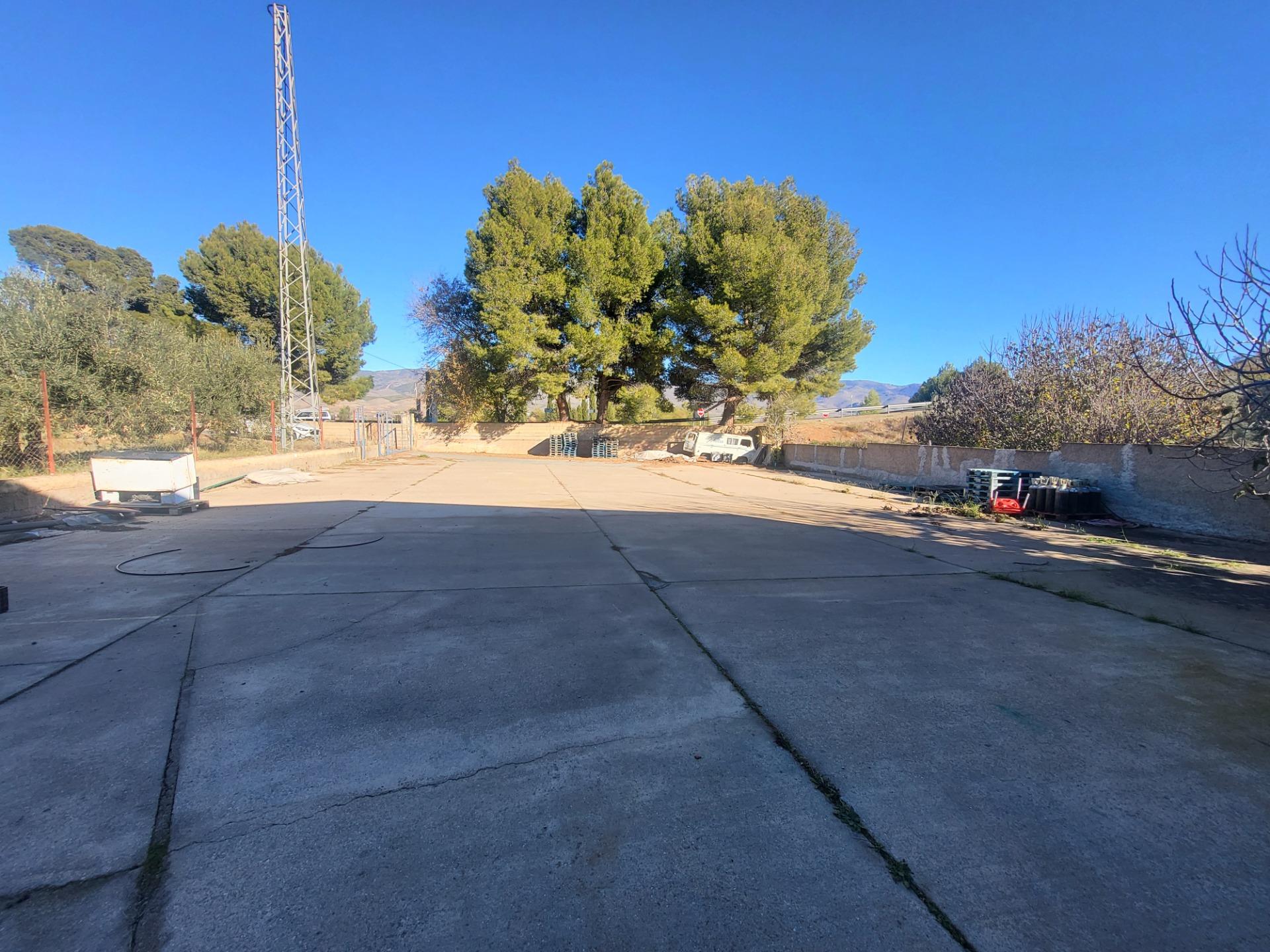 SE ALQUILA NAVE INDUSTRIAL EN ABRUCENA ZONA AUTOVÍA