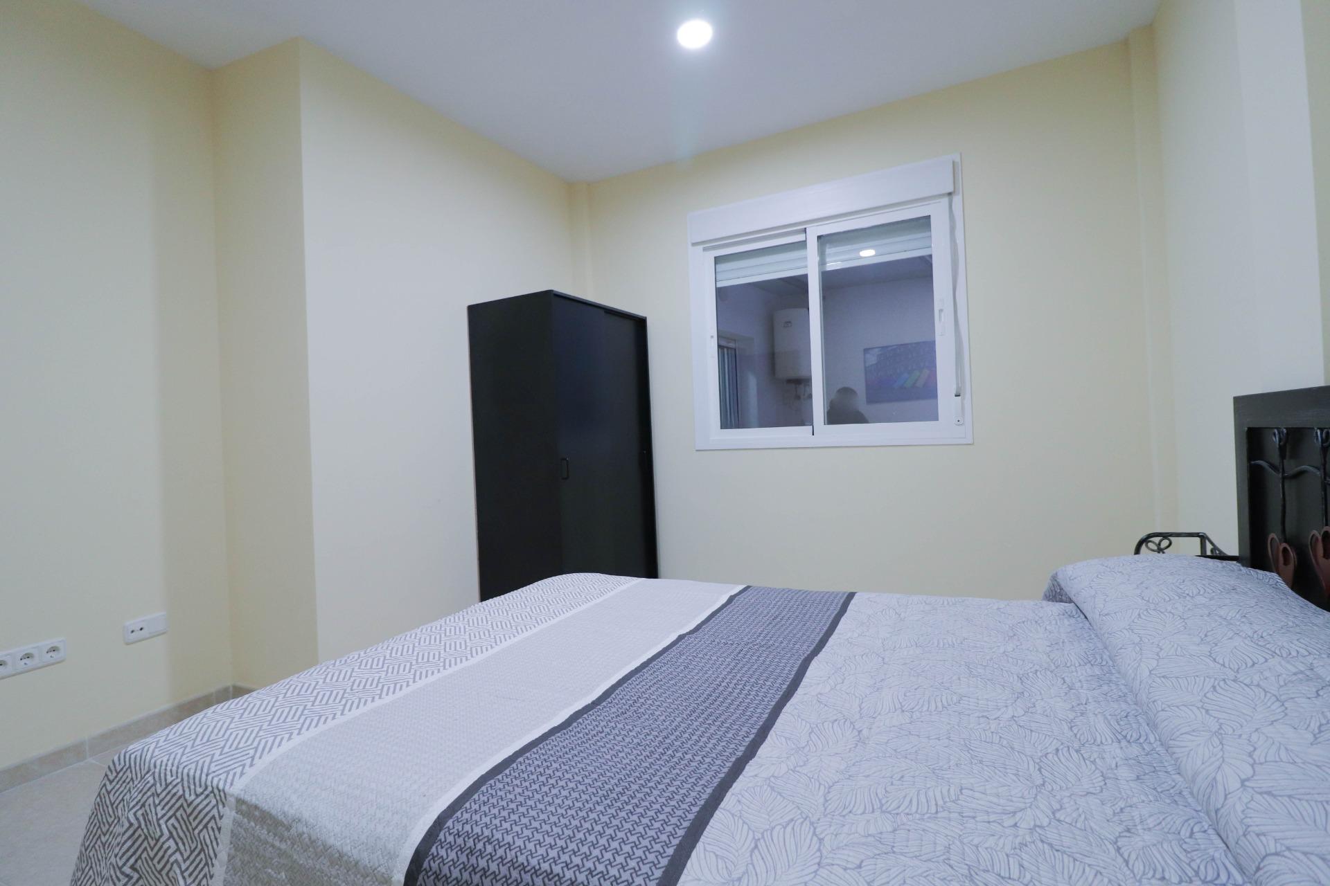 ALQUILER DE PISO EN PLANTA BAJA CON PATIO ABRUCENA A ESTRENAR