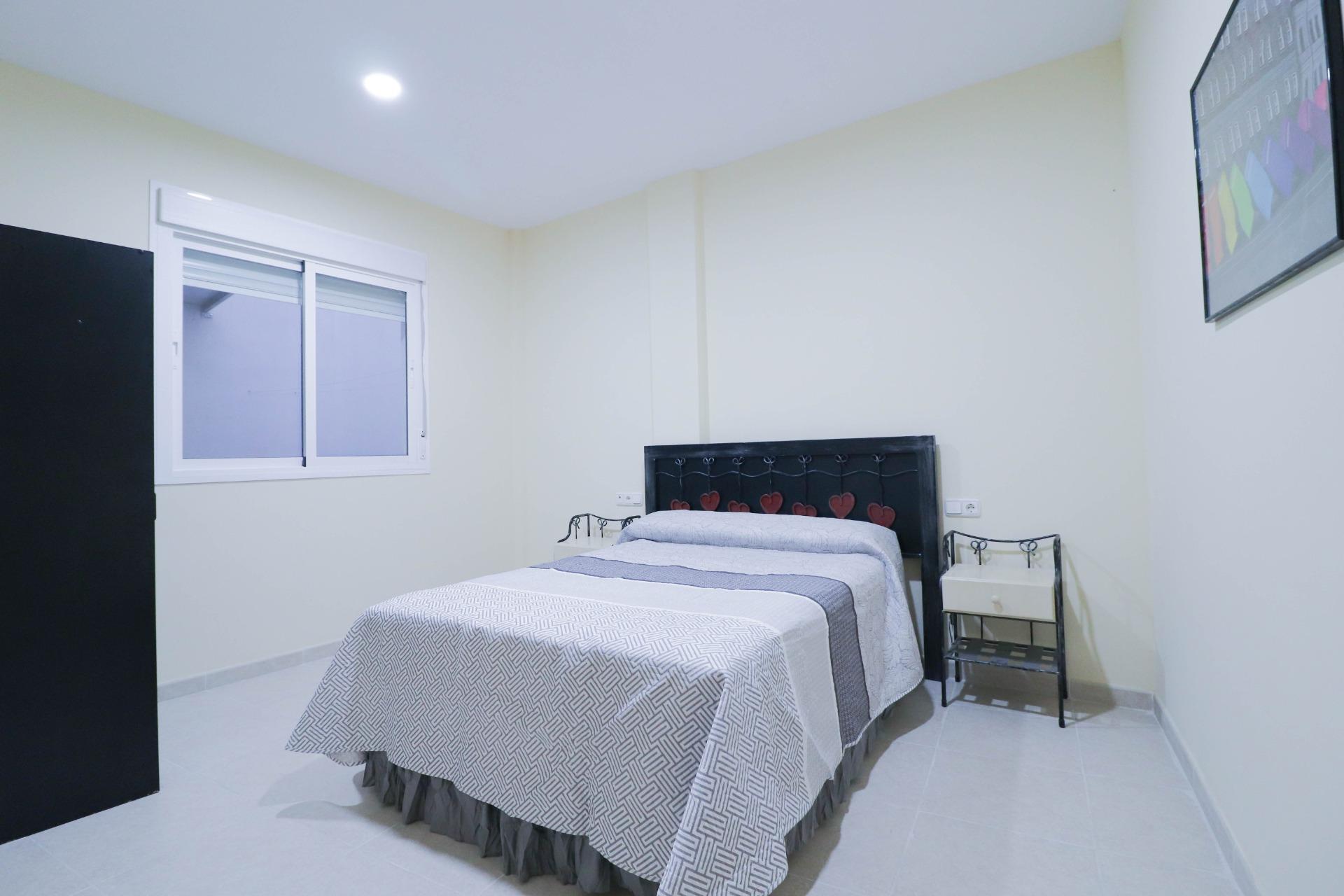 ALQUILER DE PISO EN PLANTA BAJA CON PATIO ABRUCENA A ESTRENAR