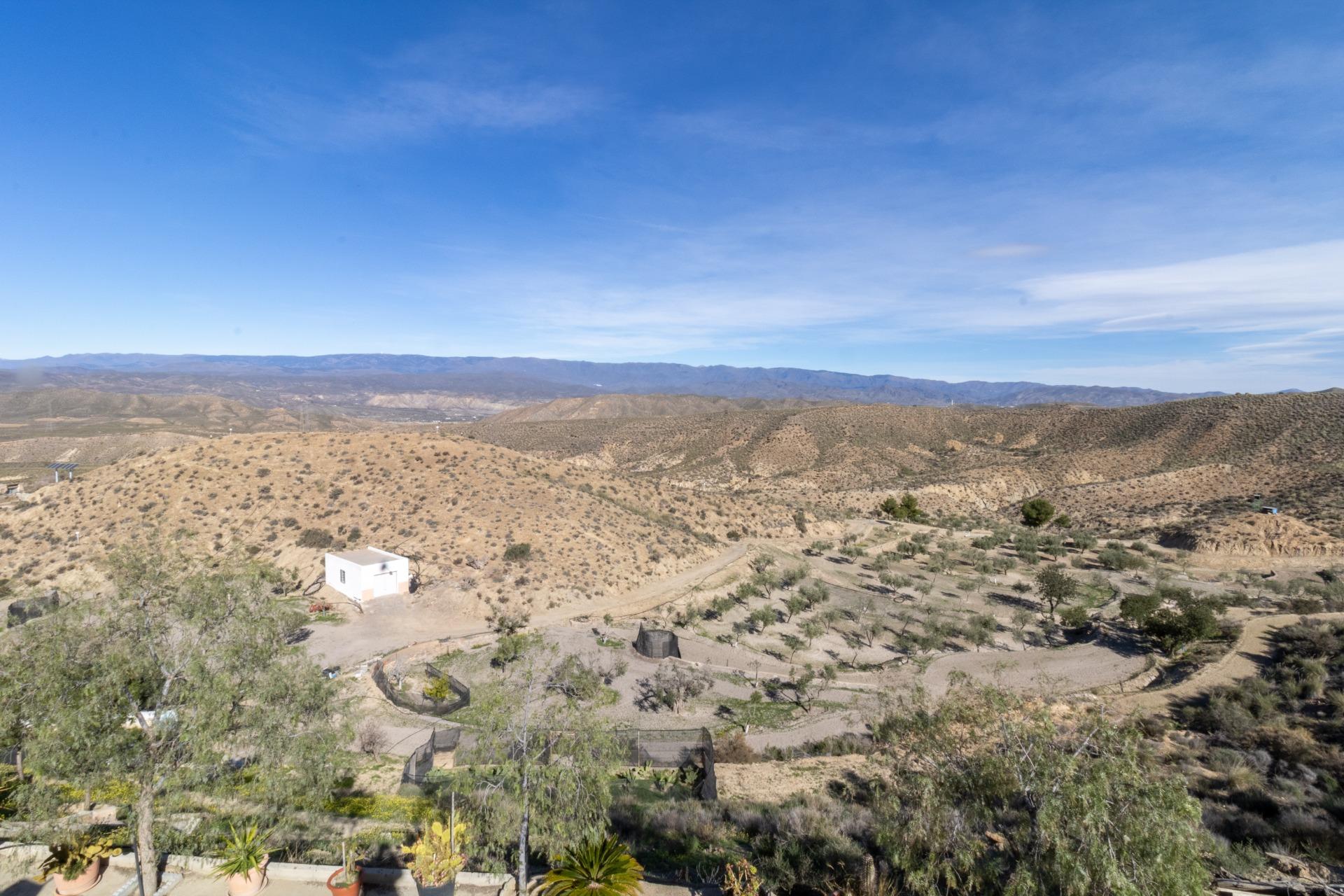 TERRENO Y CHALET EN TABERNAS
