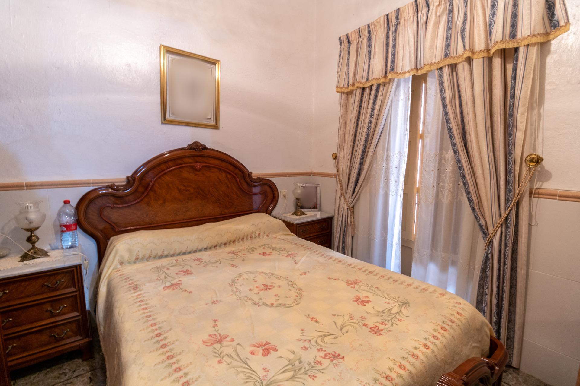 CASA DE DOS PLANTAS EN SANTA FE DE MONDÚJAR