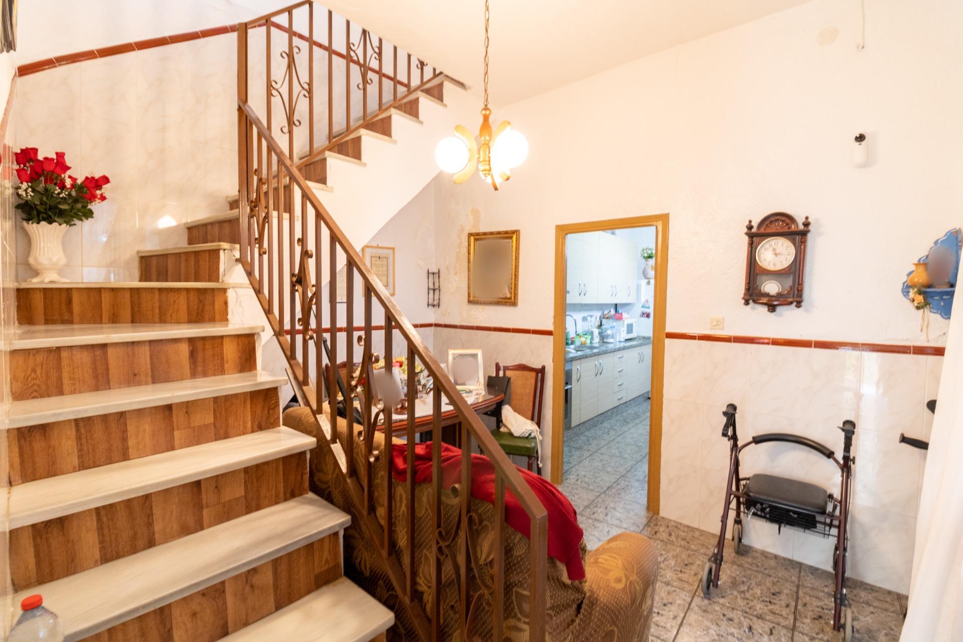 CASA DE DOS PLANTAS EN SANTA FE DE MONDÚJAR