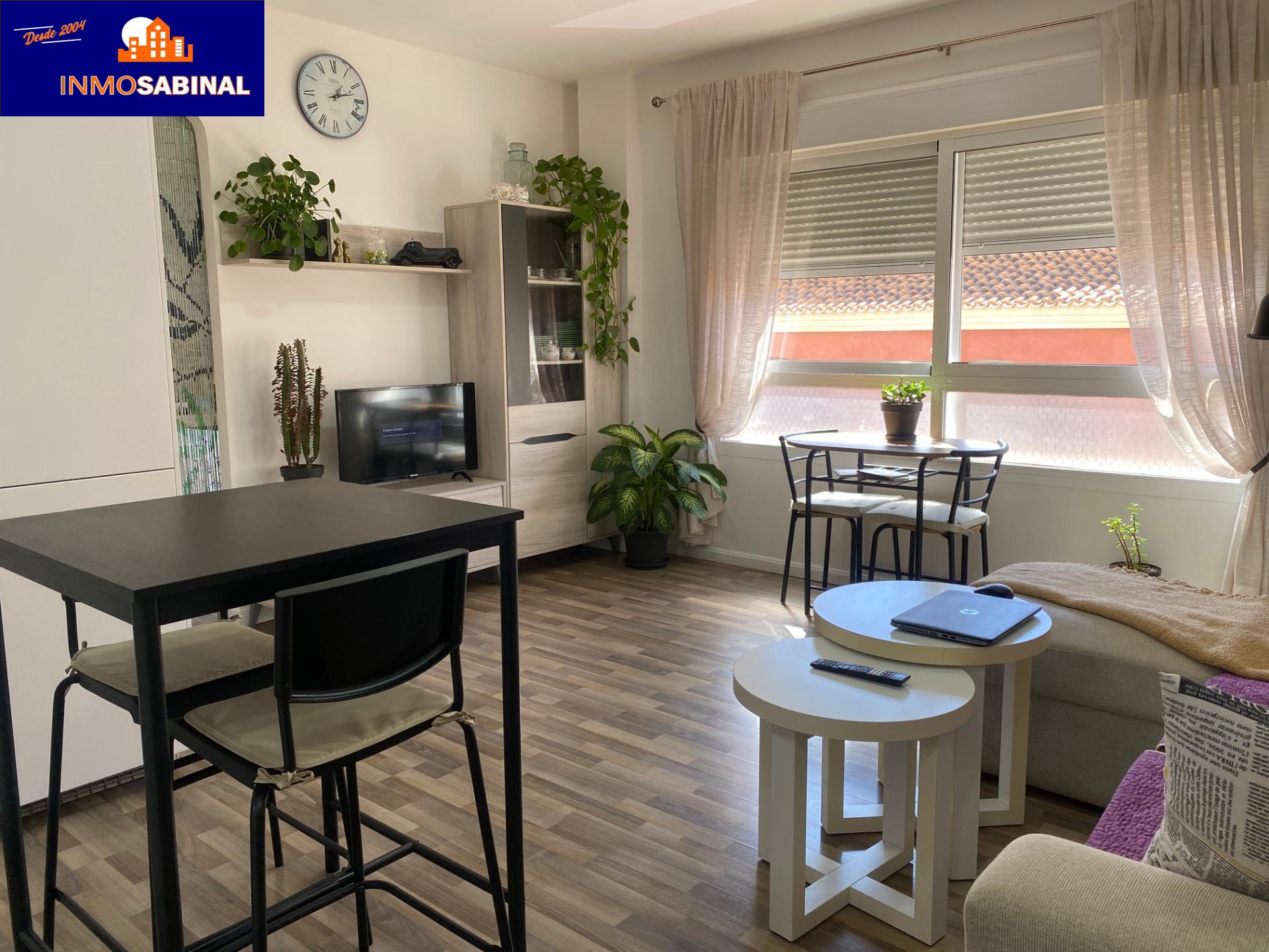 Moderno Piso Reformado en Aguadulce Norte con Piscina y pequeña terraza.