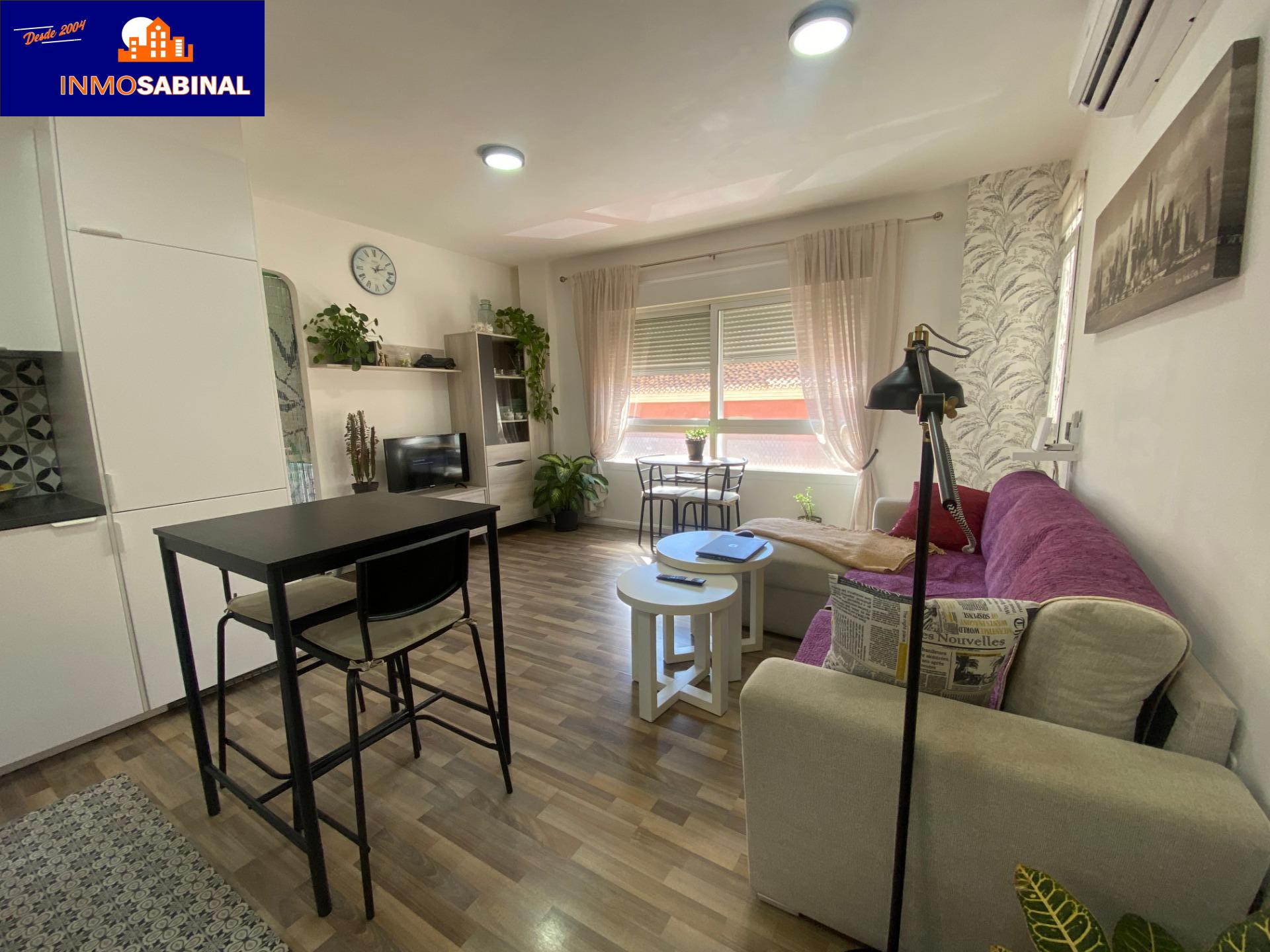 Moderno Piso Reformado en Aguadulce Norte con Piscina y pequeña terraza.