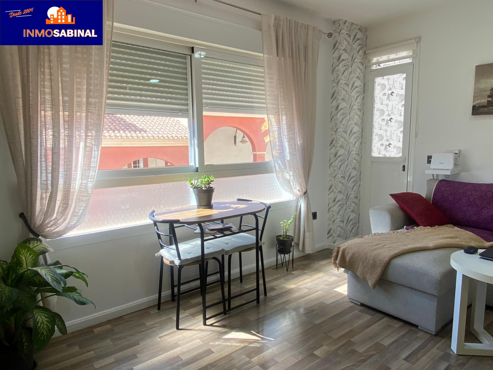 Moderno Piso Reformado en Aguadulce Norte con Piscina y pequeña terraza.